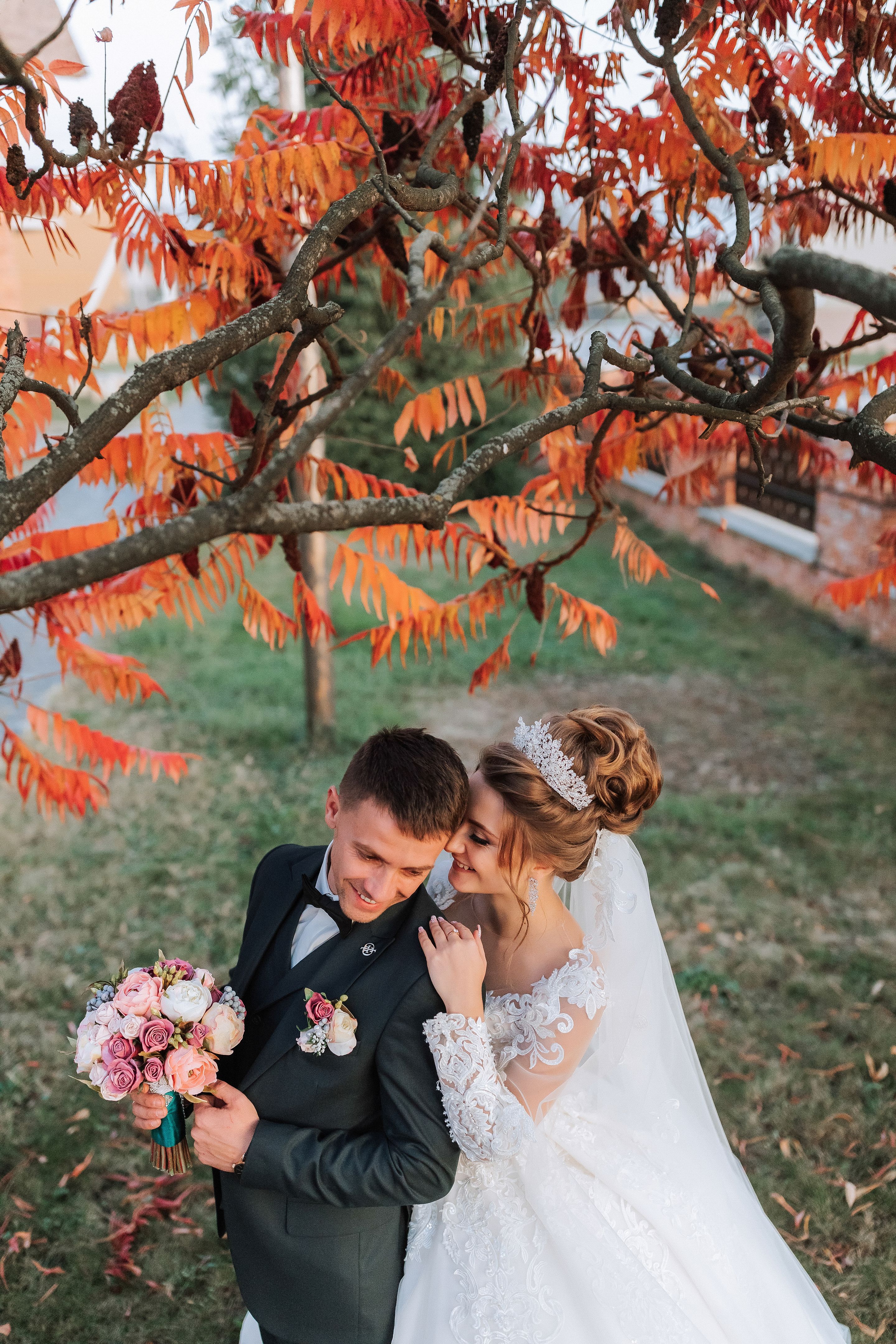 fall wedding leaves