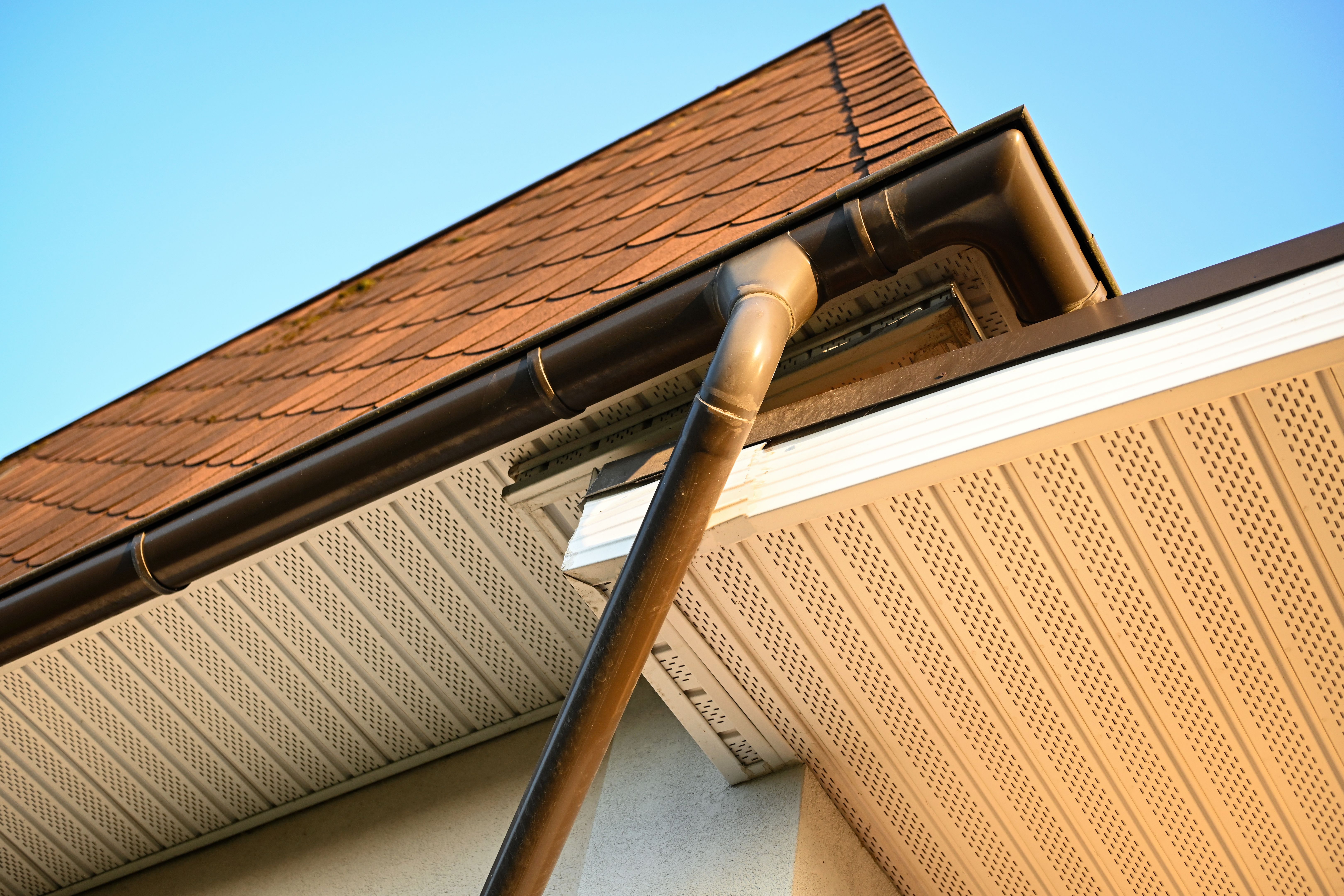 installing gutters