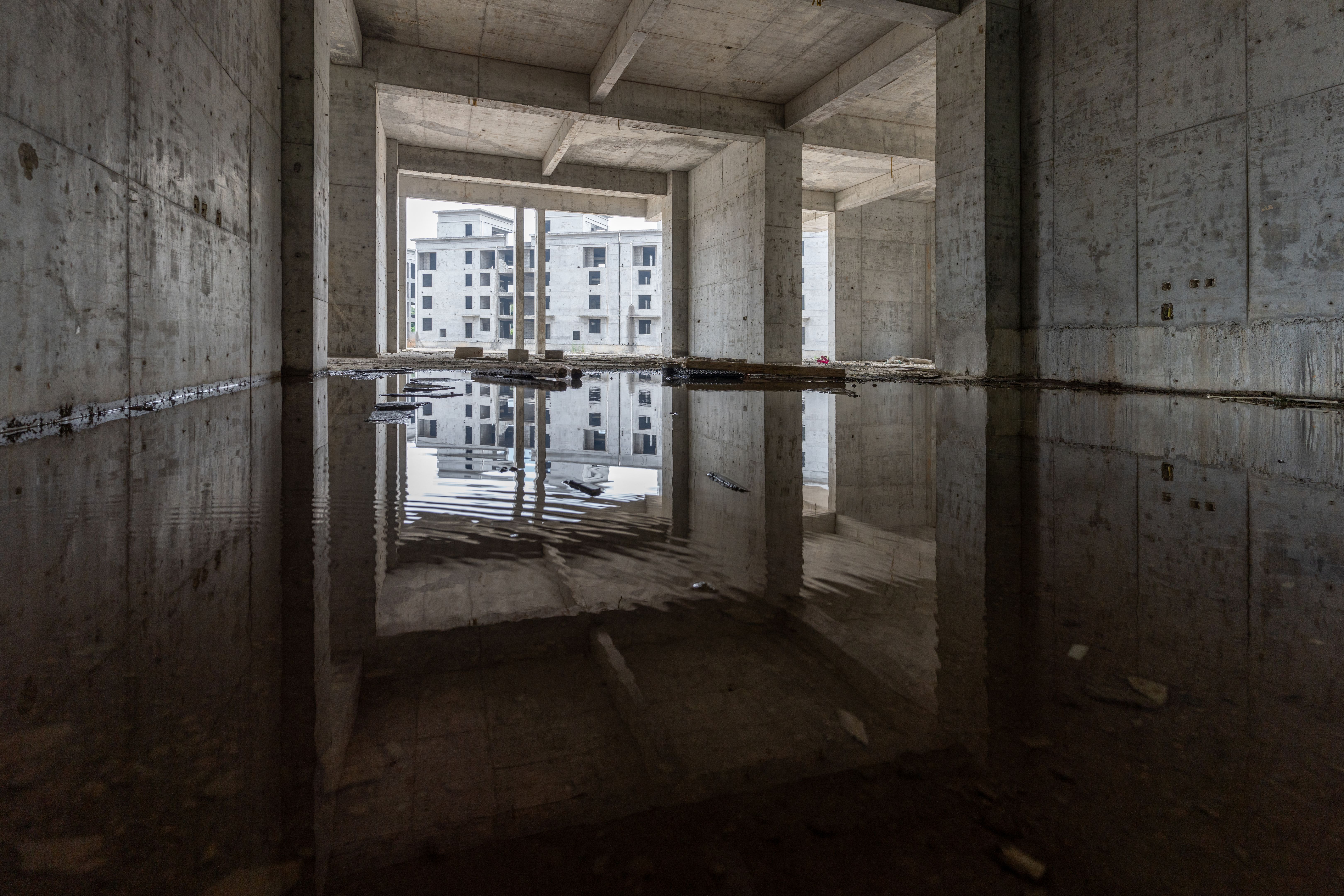 The cement spatial structure of a rough building The cement spatial structure of a rough building