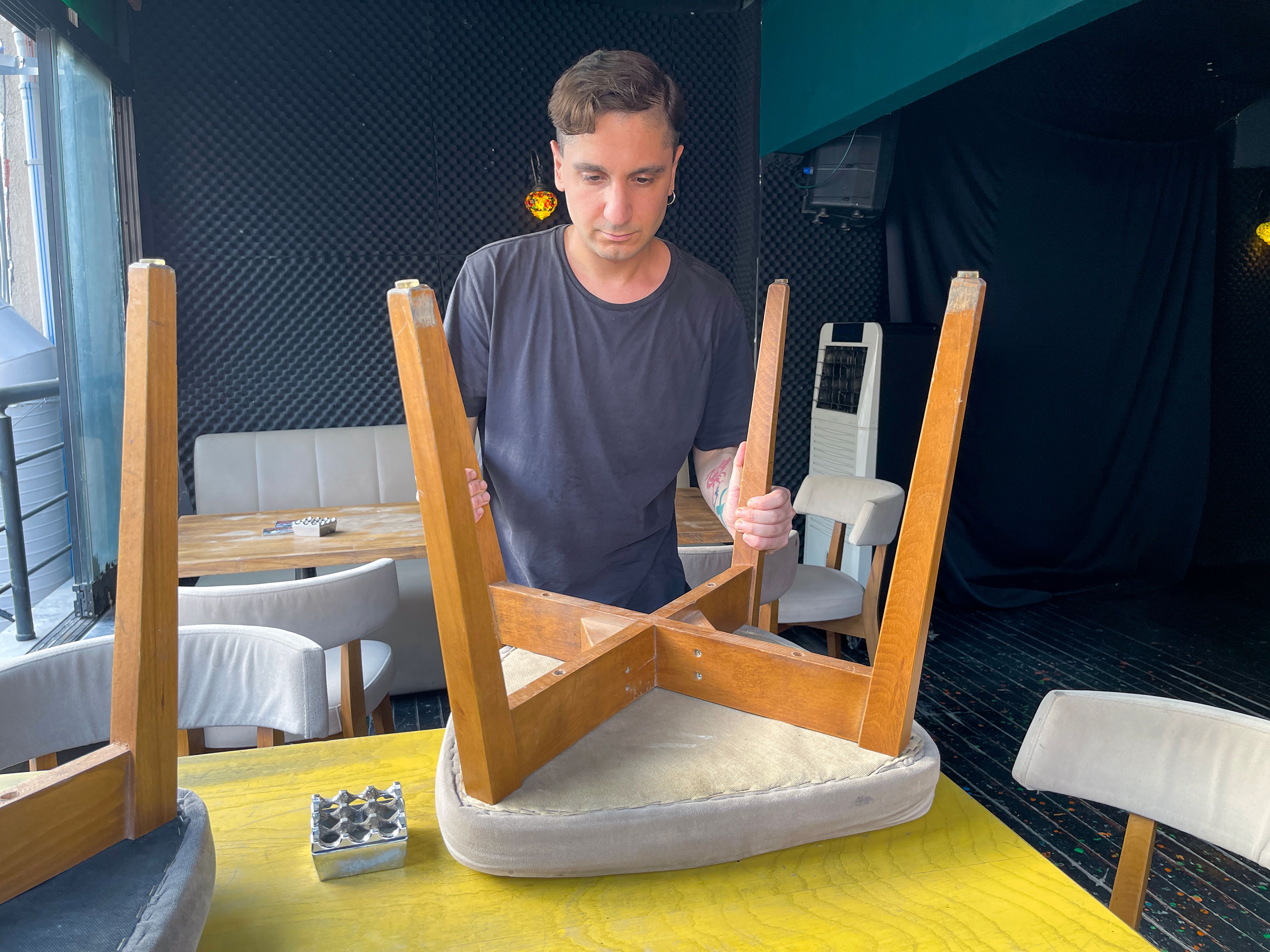 barstool cleaning