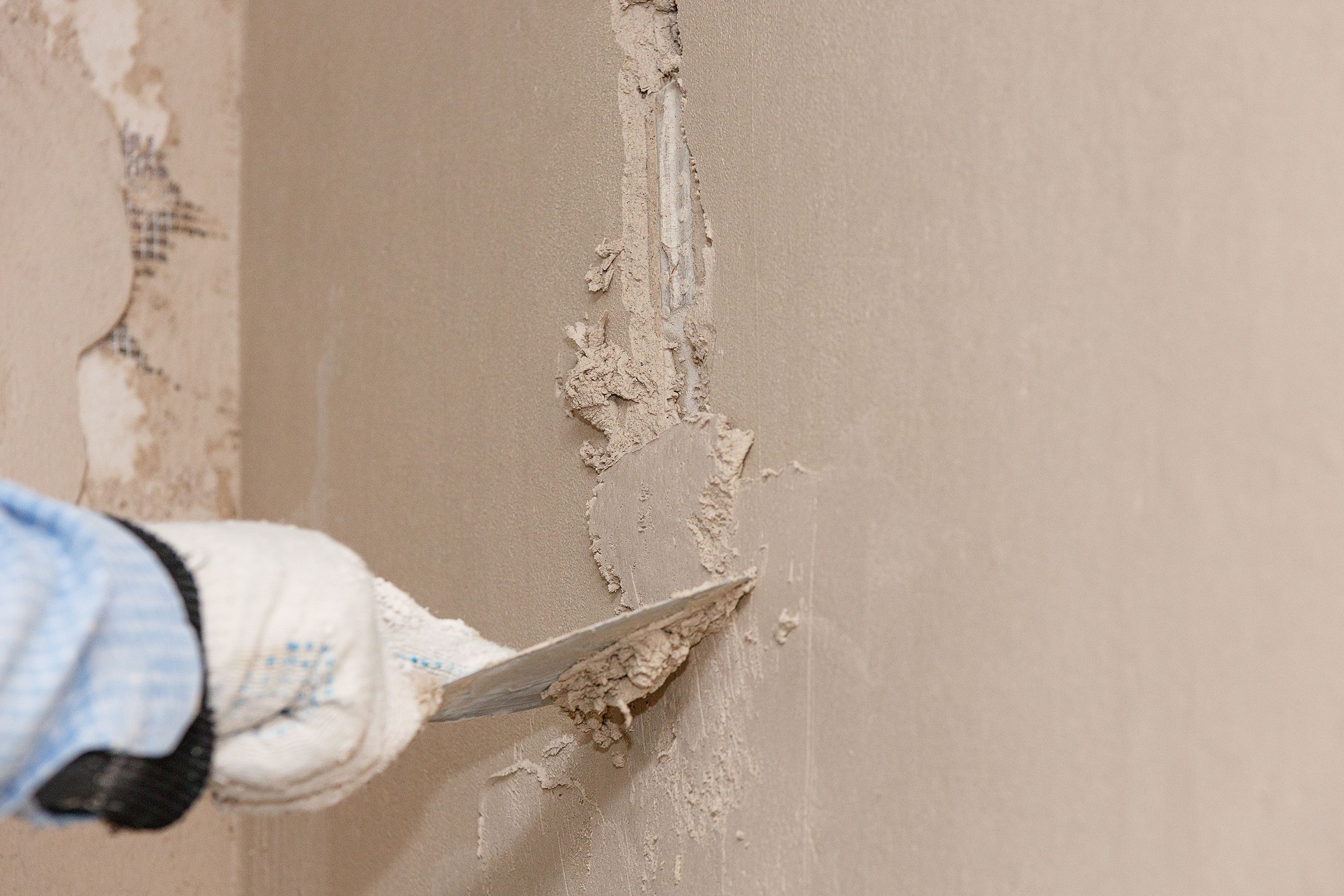 professional plaster repair