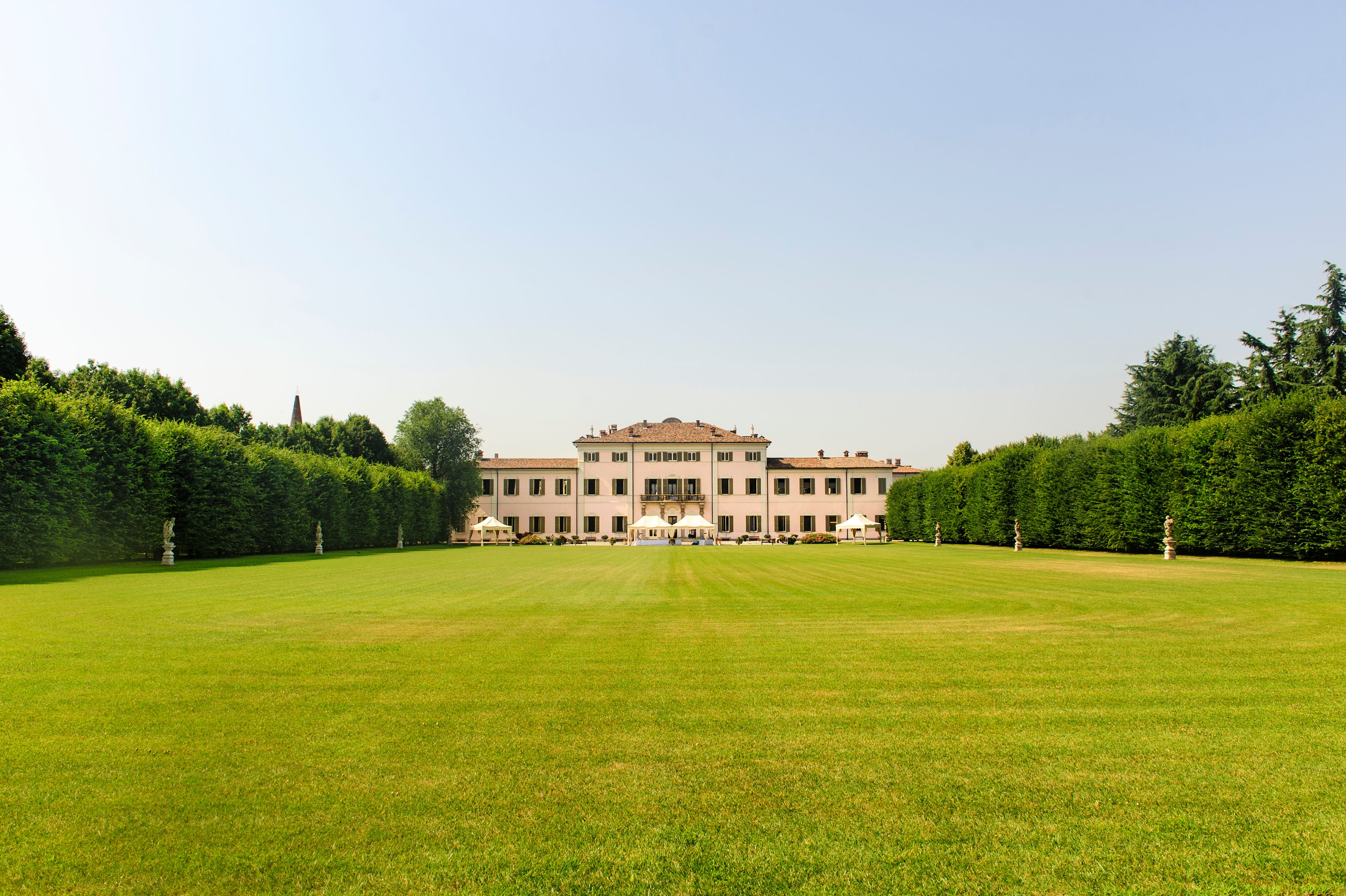 luxury villa milan