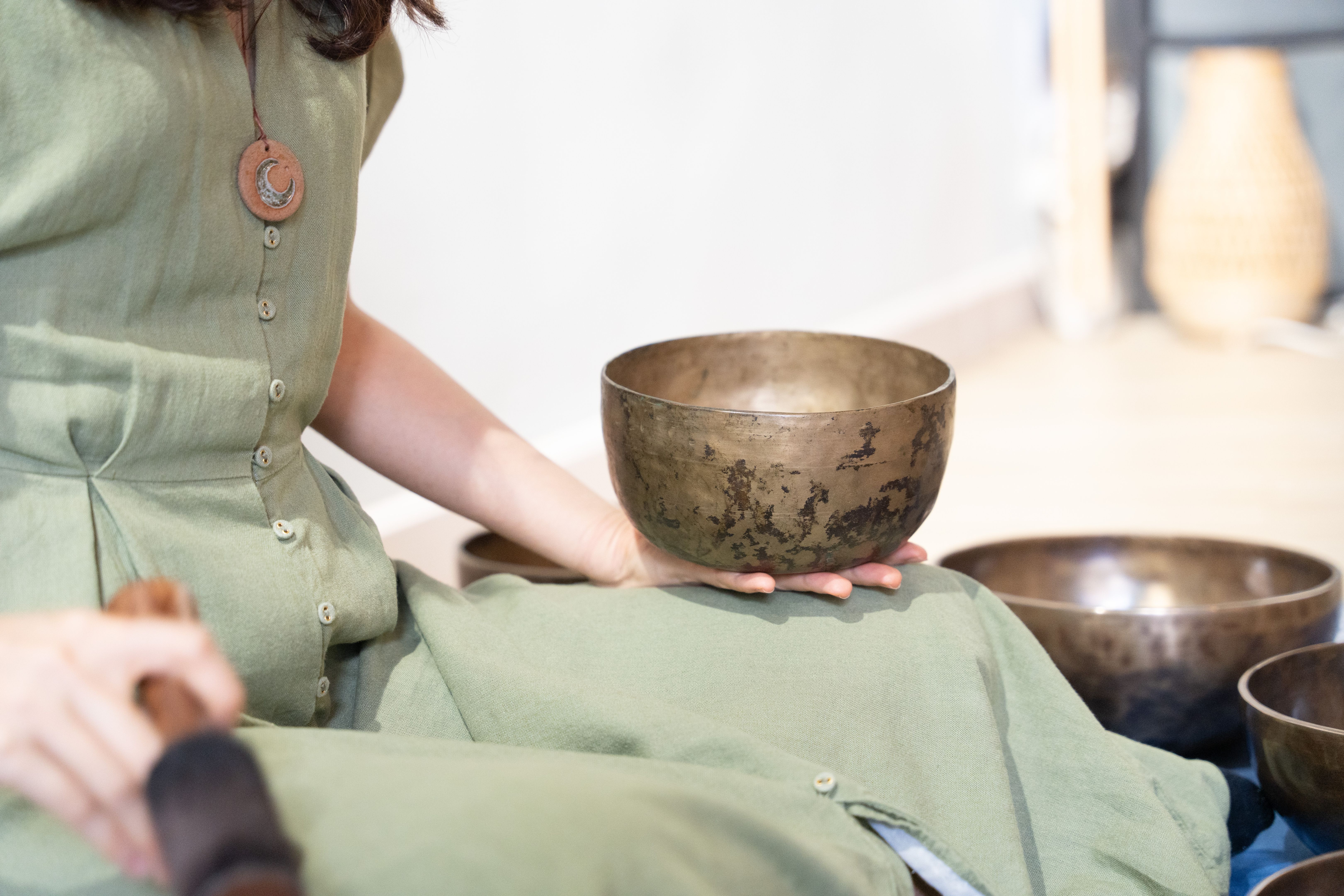 choosing singing bowl