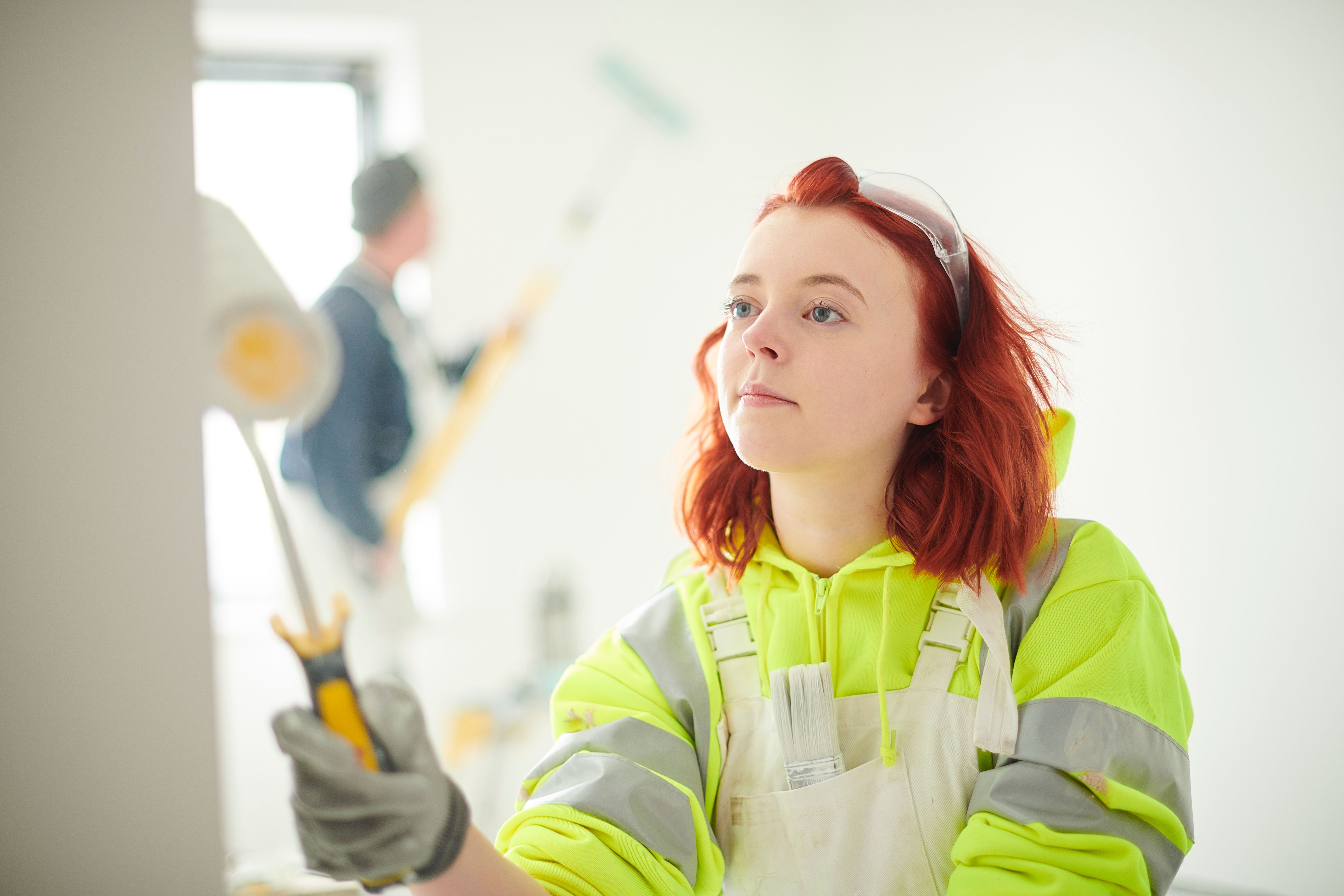 female decorating apprentice
