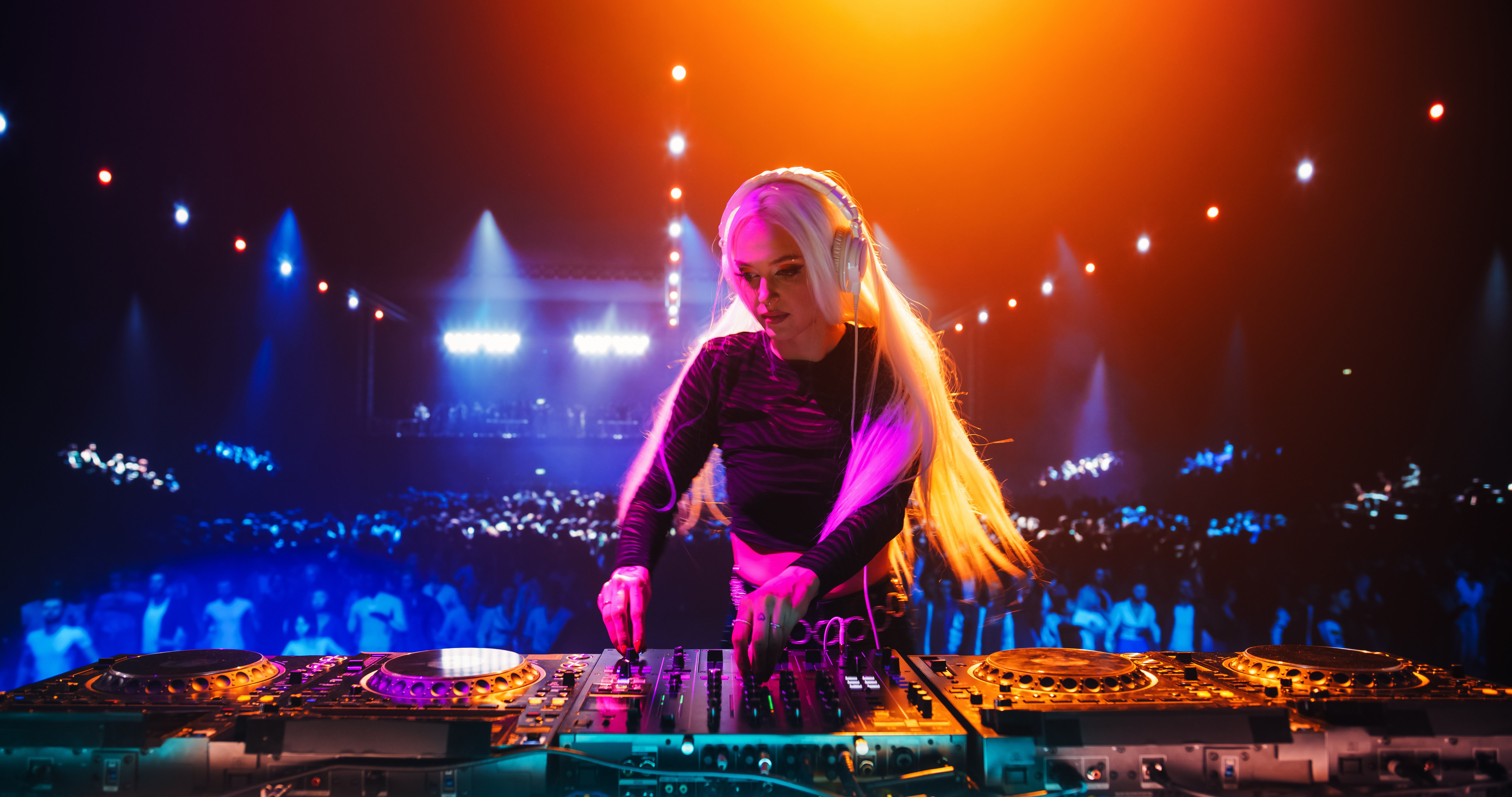 indie electronic performance