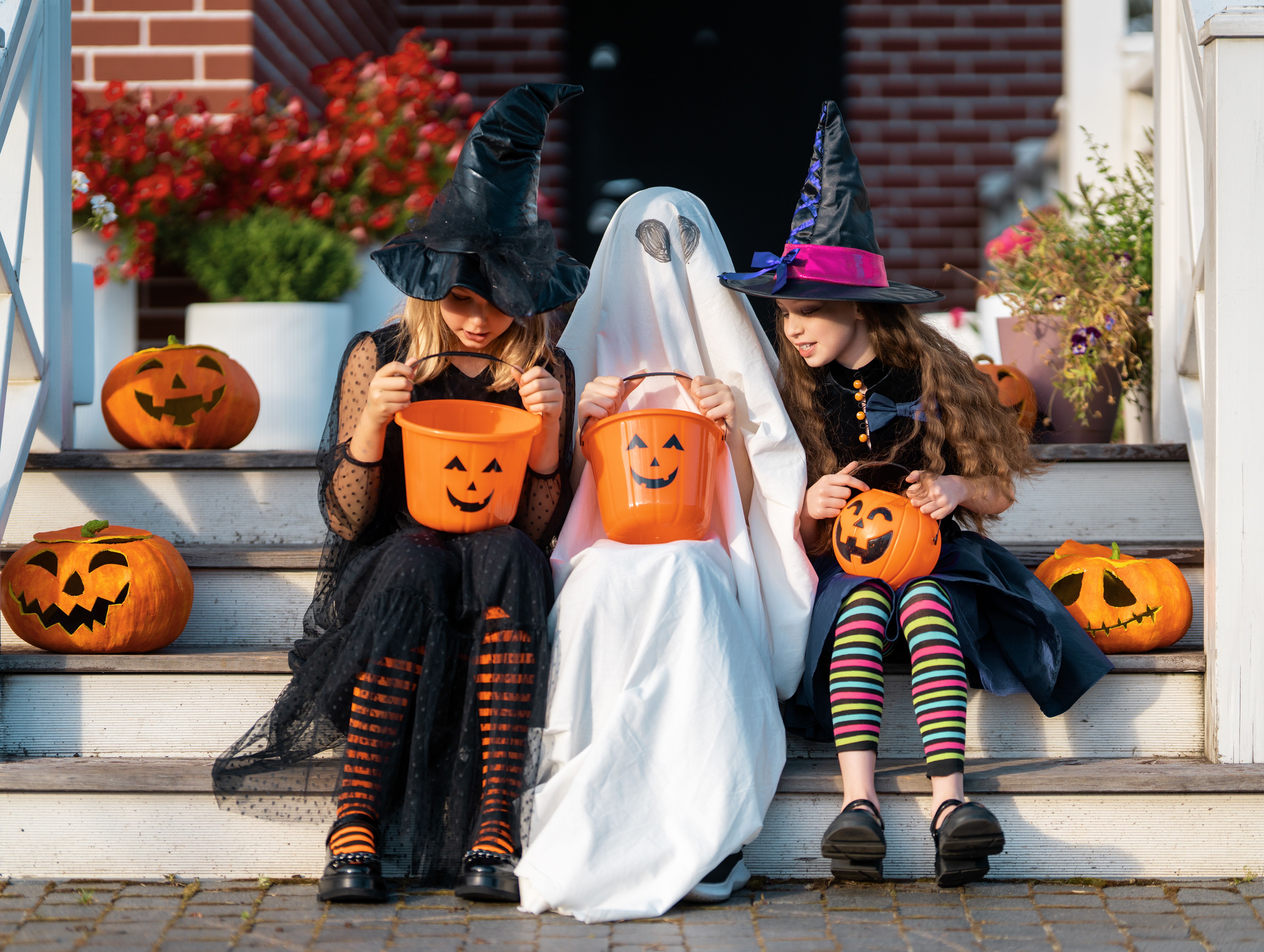 children celebrating Halloween