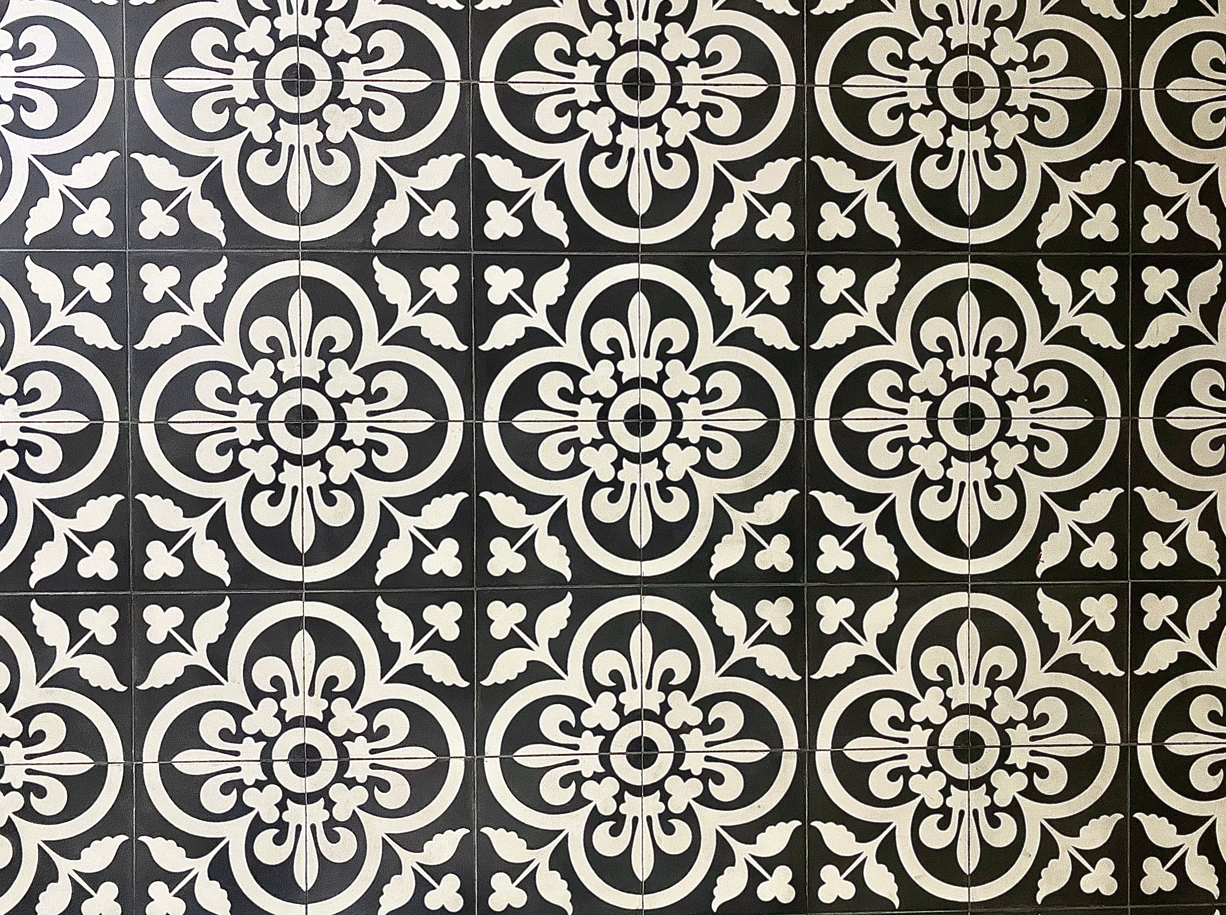 patterned bathroom tiles