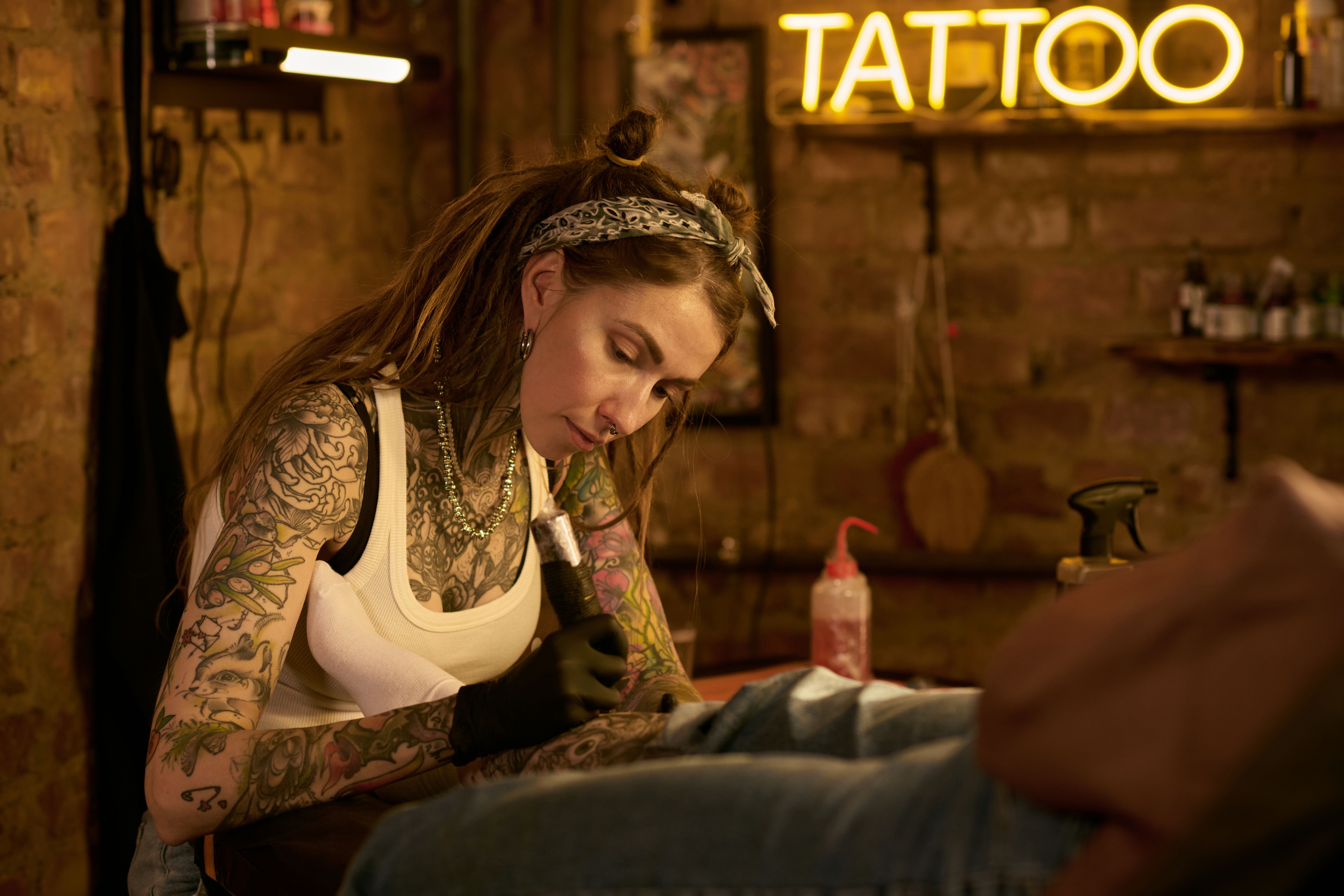 tattoo styles comparison tatuaje estrellas mejor estudio tatuajes sevilla numero uno best tattoo shop sevilla fineline dotwork traditional linea fina realismo tradicional