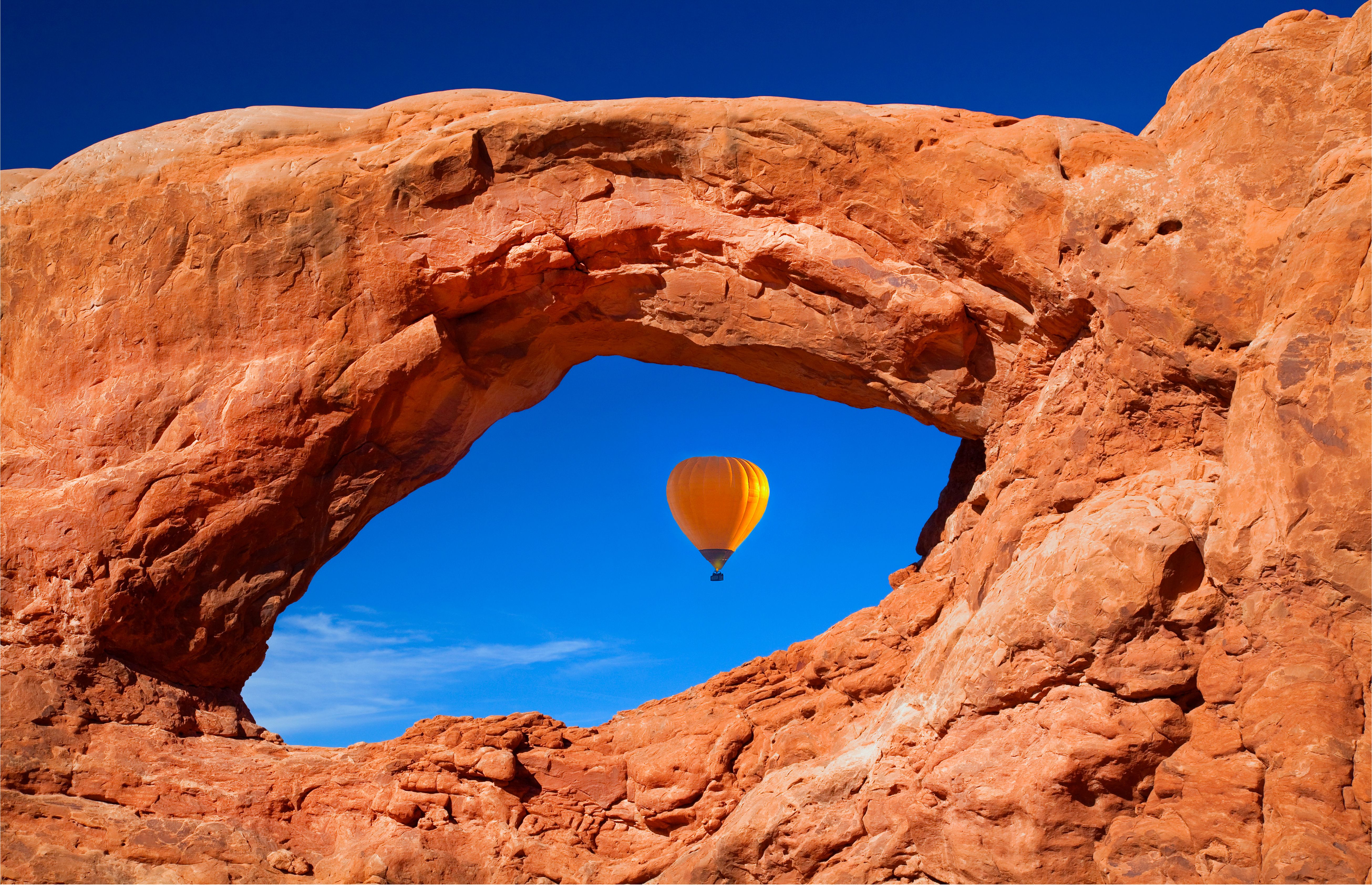 hot air balloon desert
