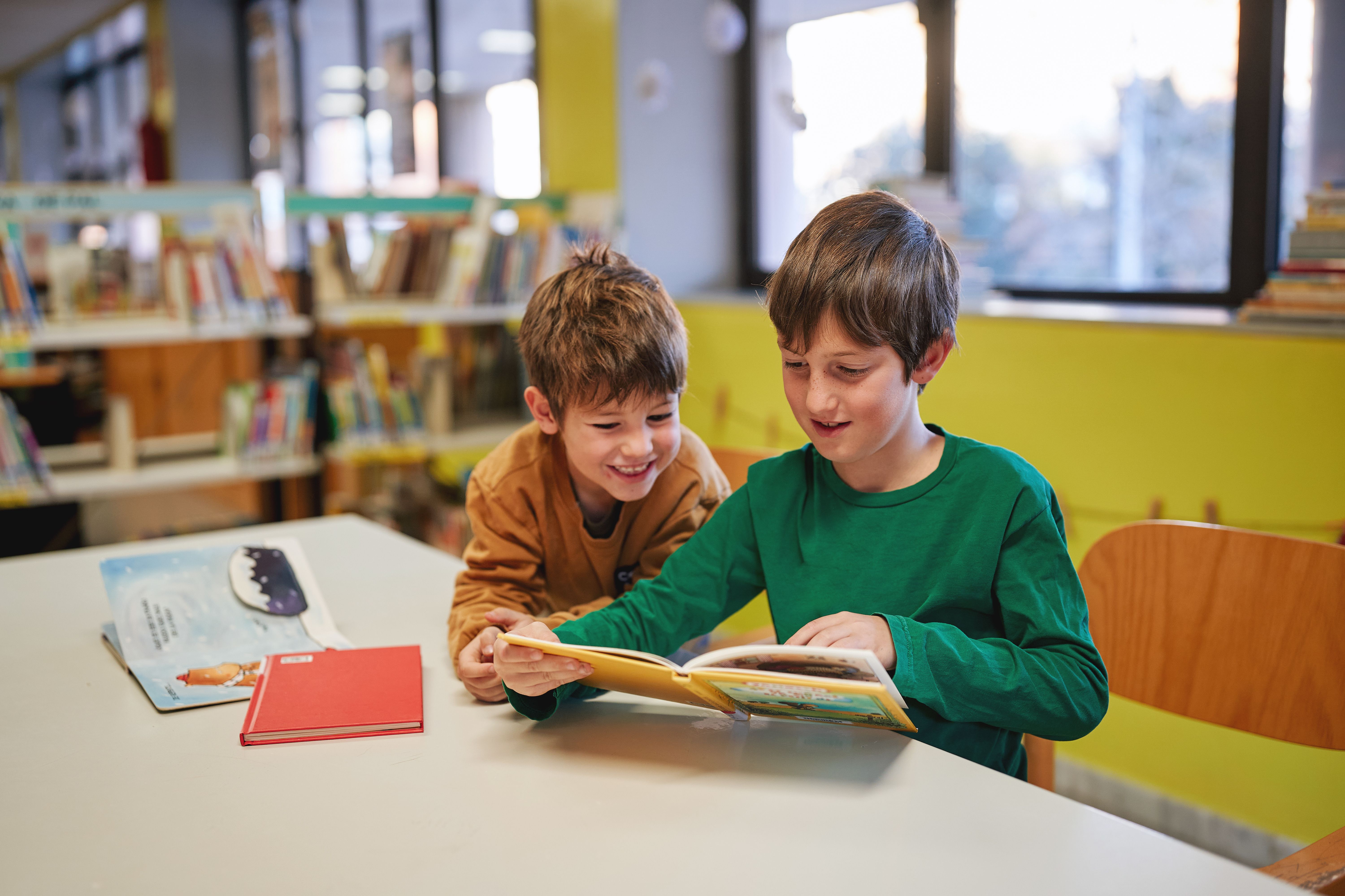 children reading