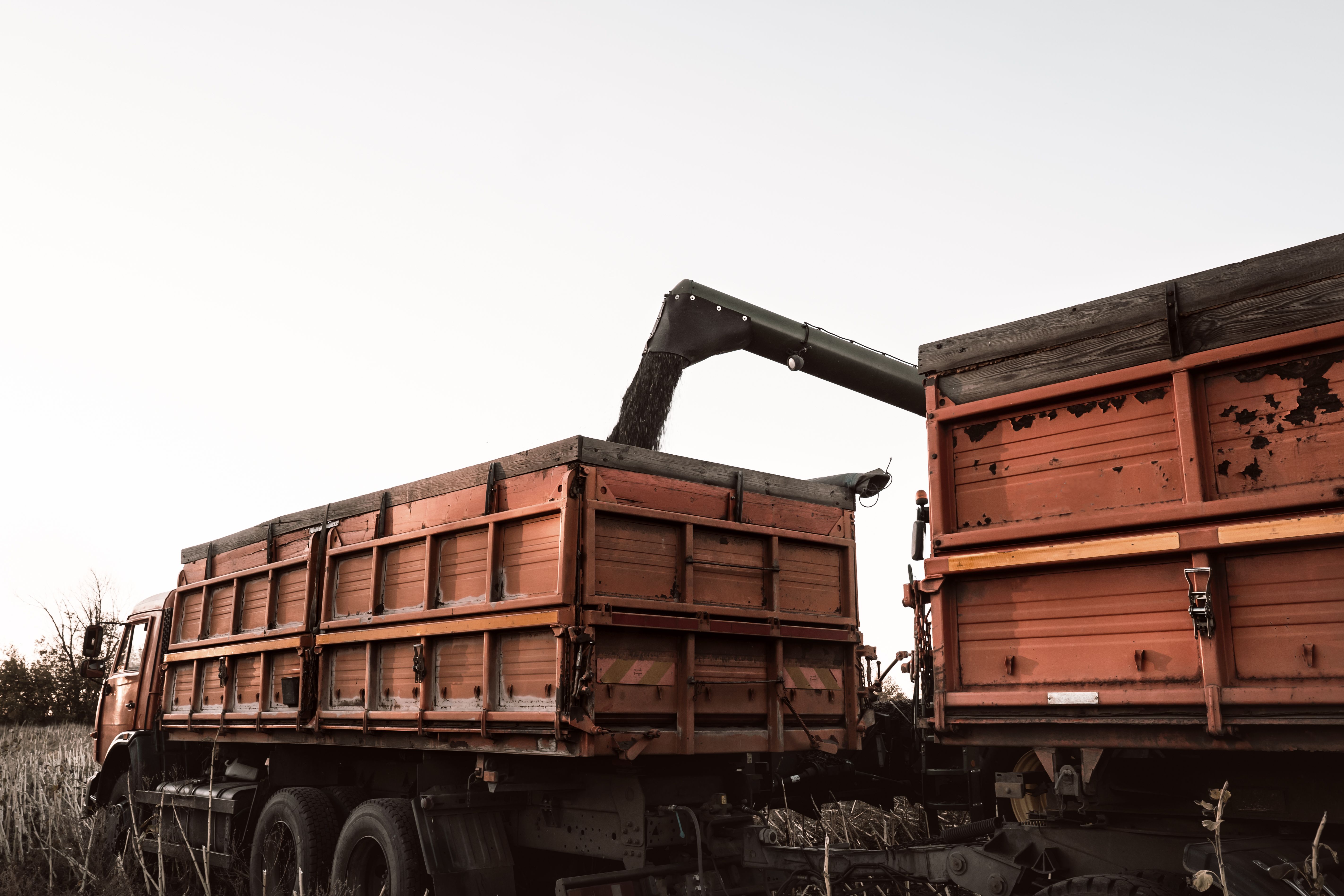 dump trailer loading