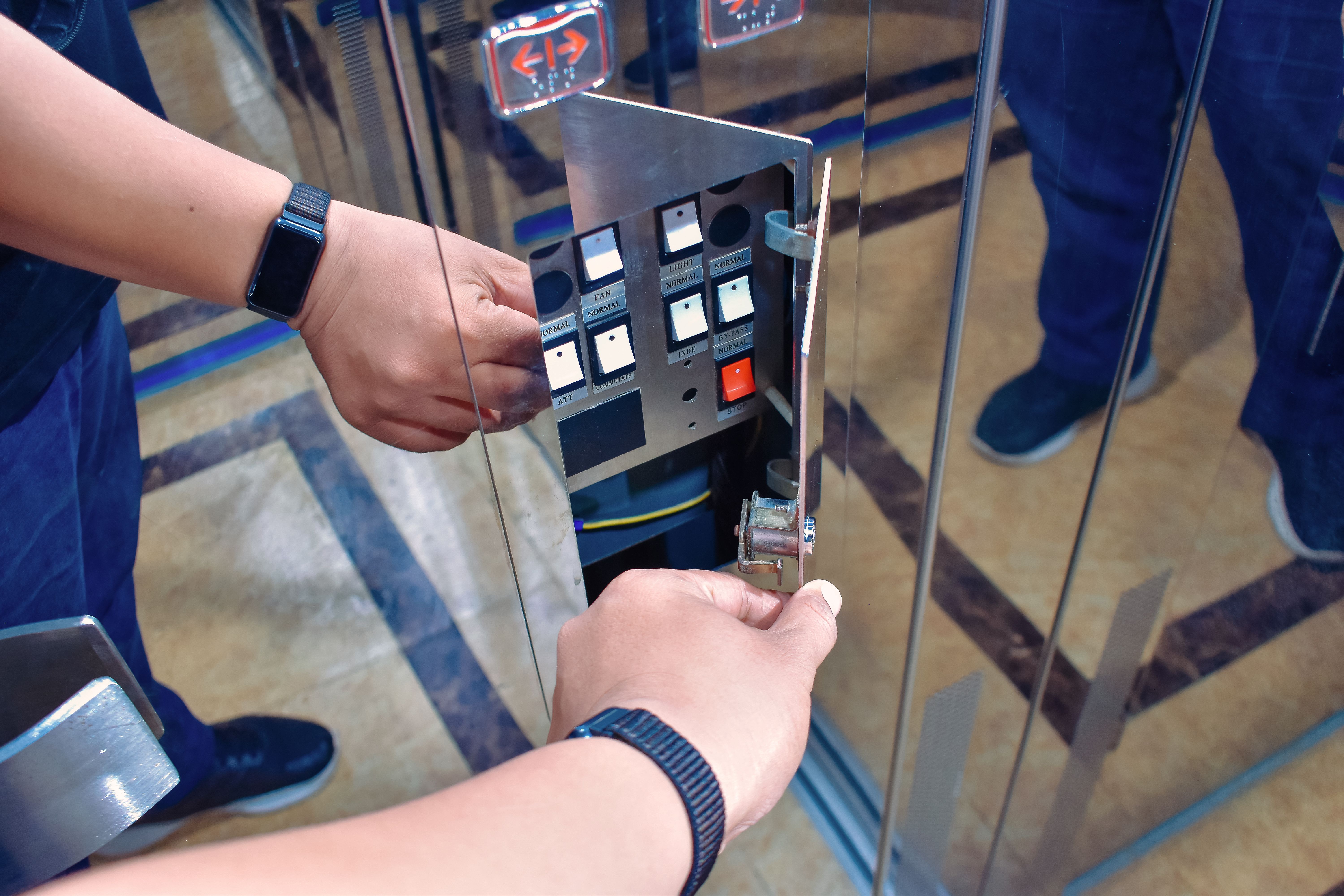 technician maintenance lift