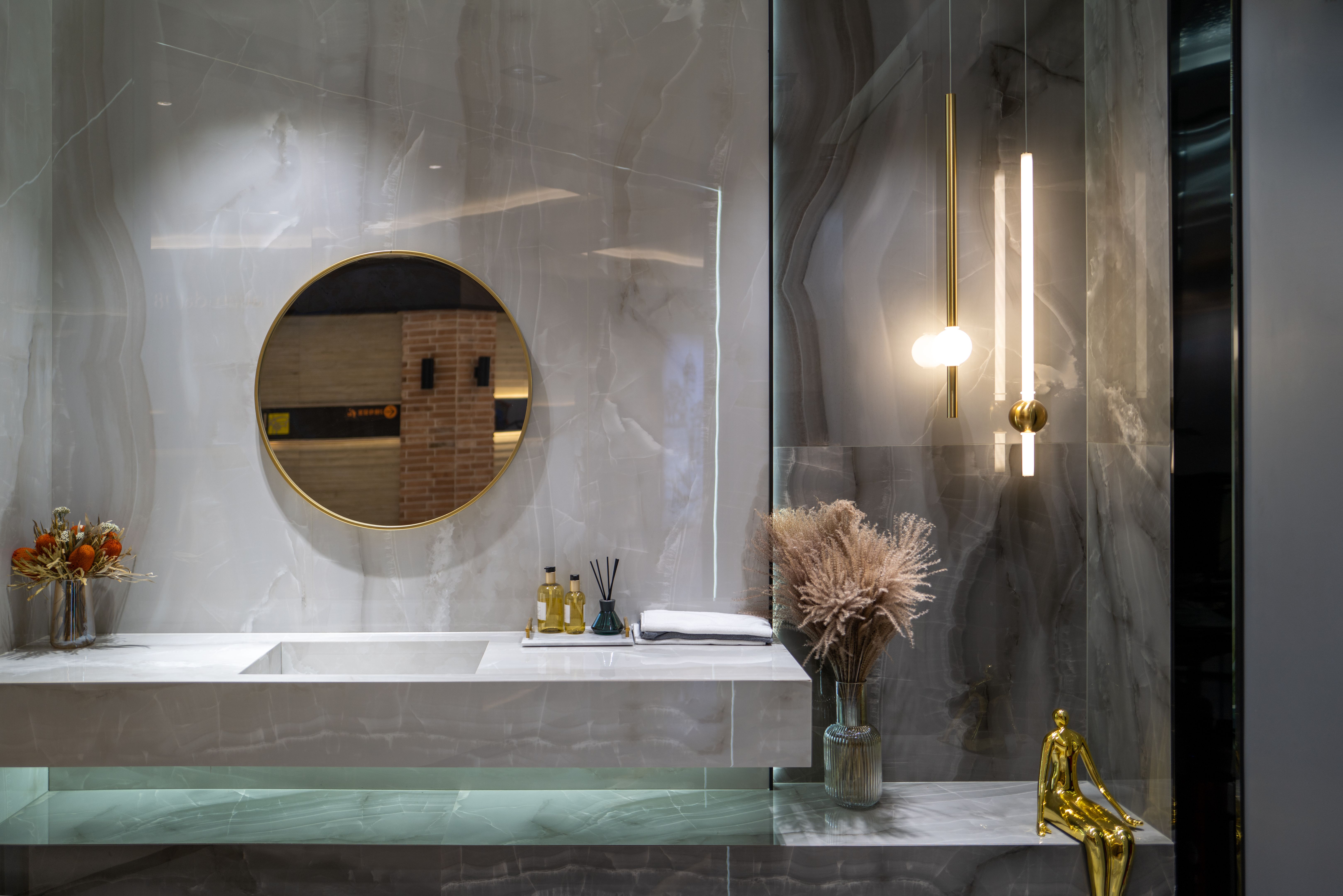 luxury bathroom lighting