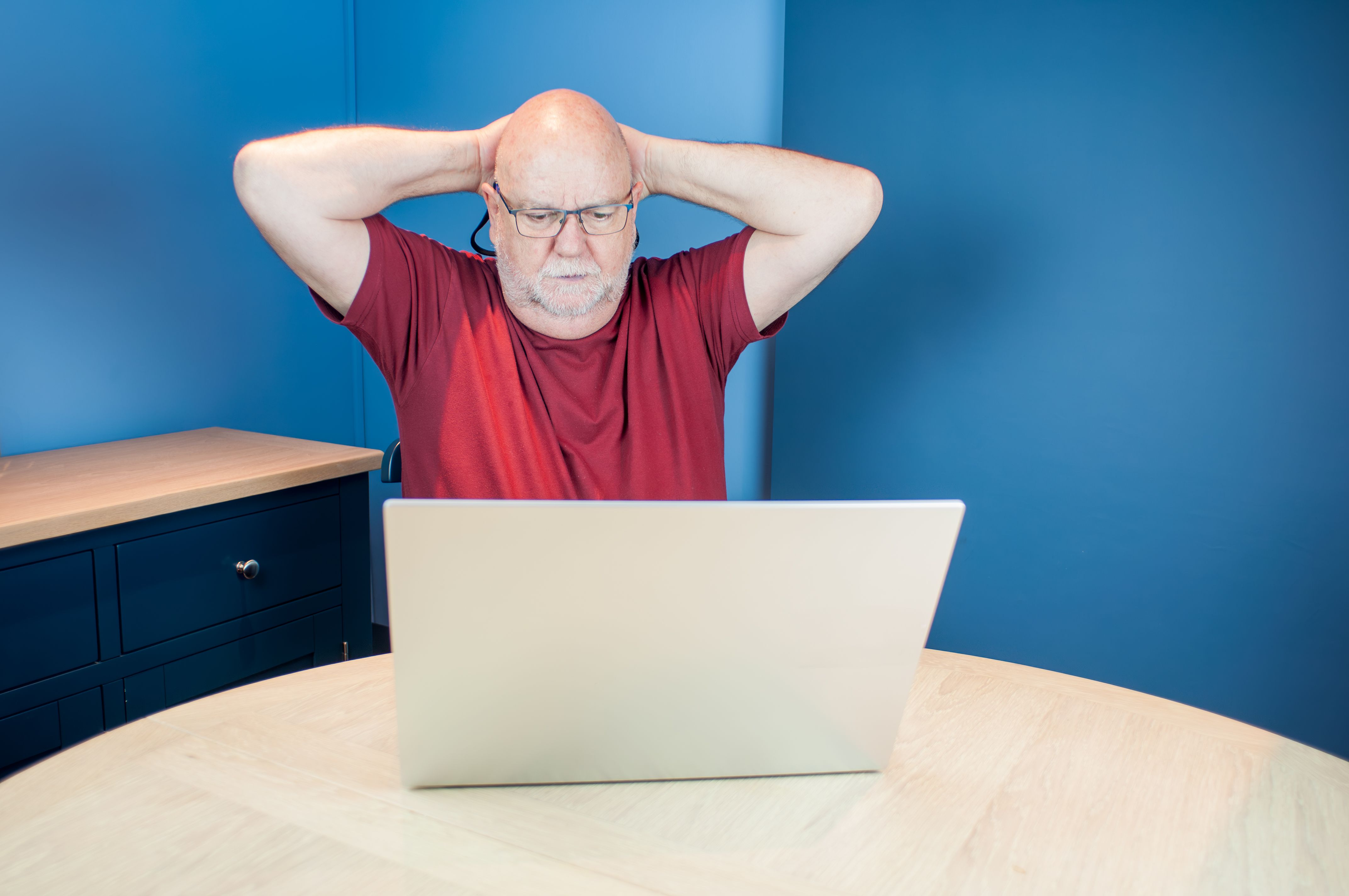 elderly person tech help