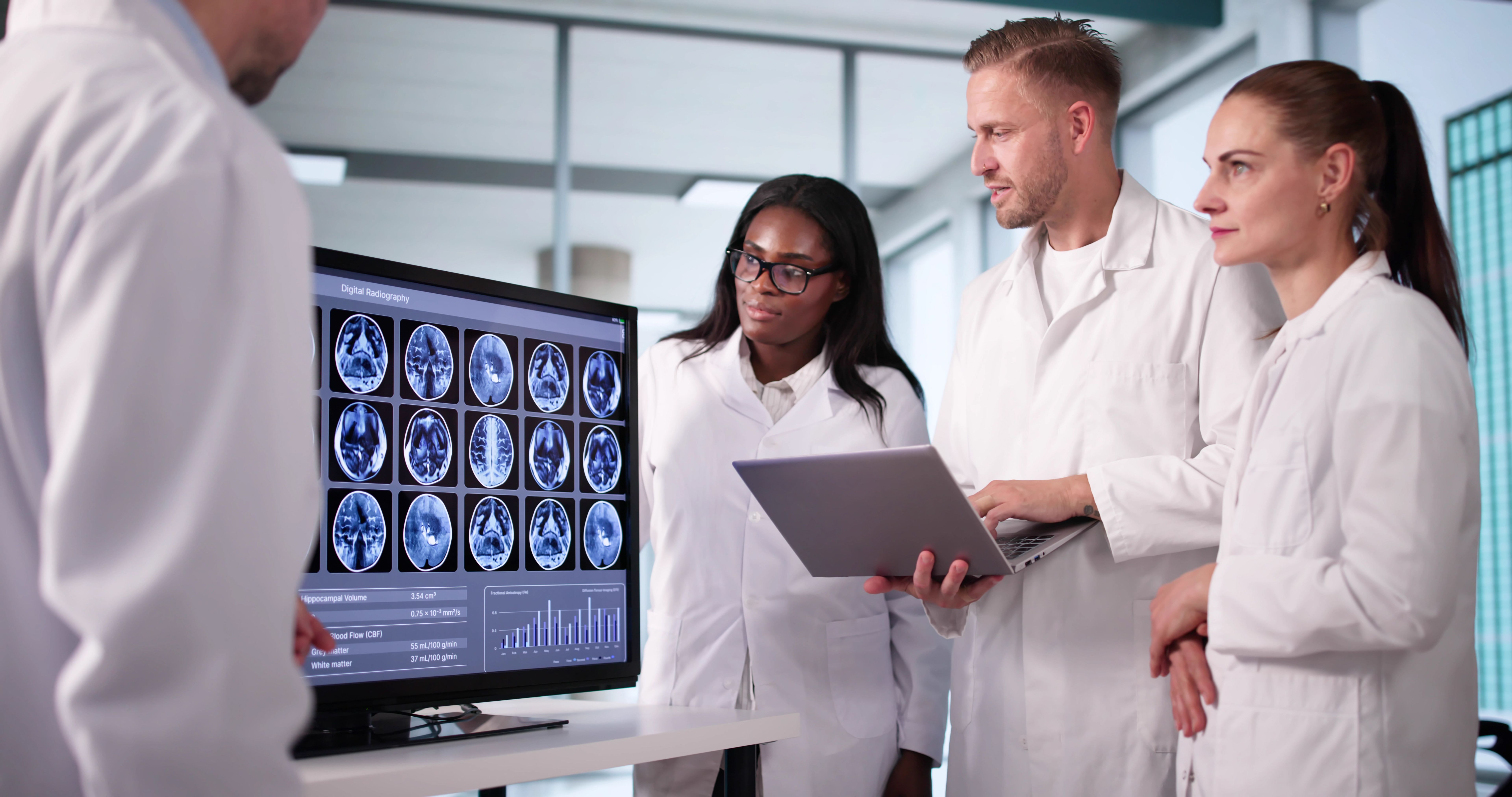 Neurologist Using MRI To Diagnose Head Injury