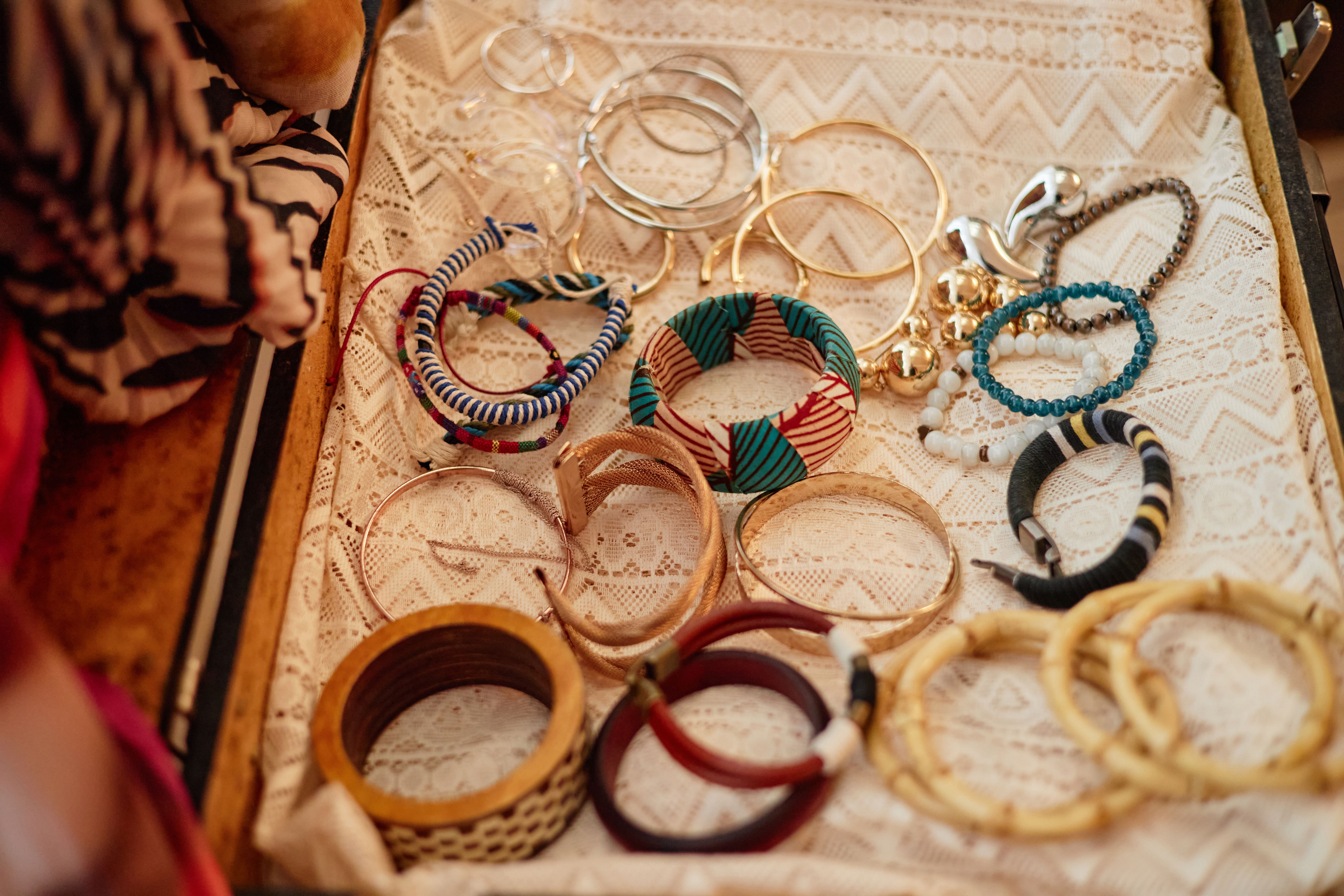 artisan jewelry market