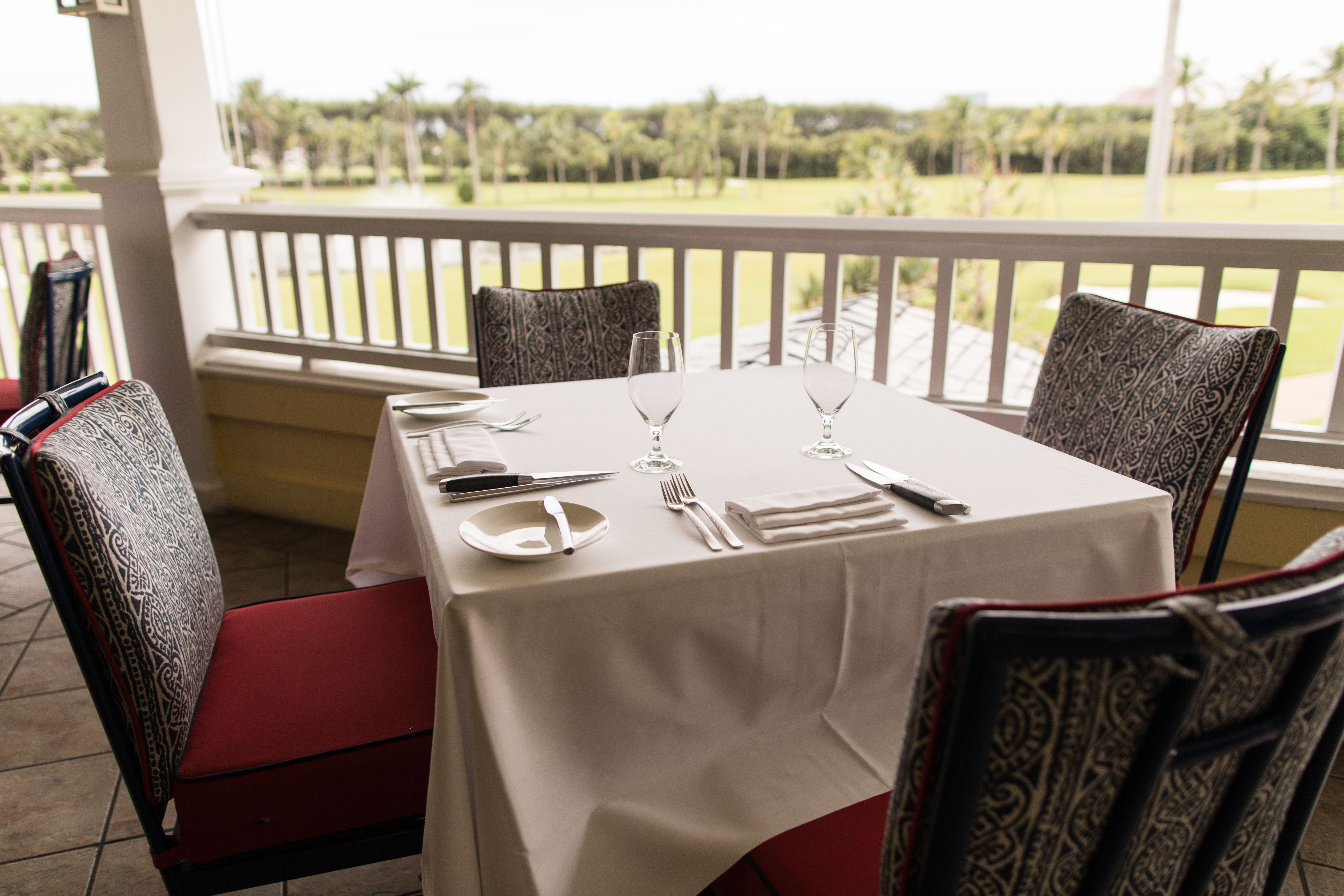 outdoor dining restaurant