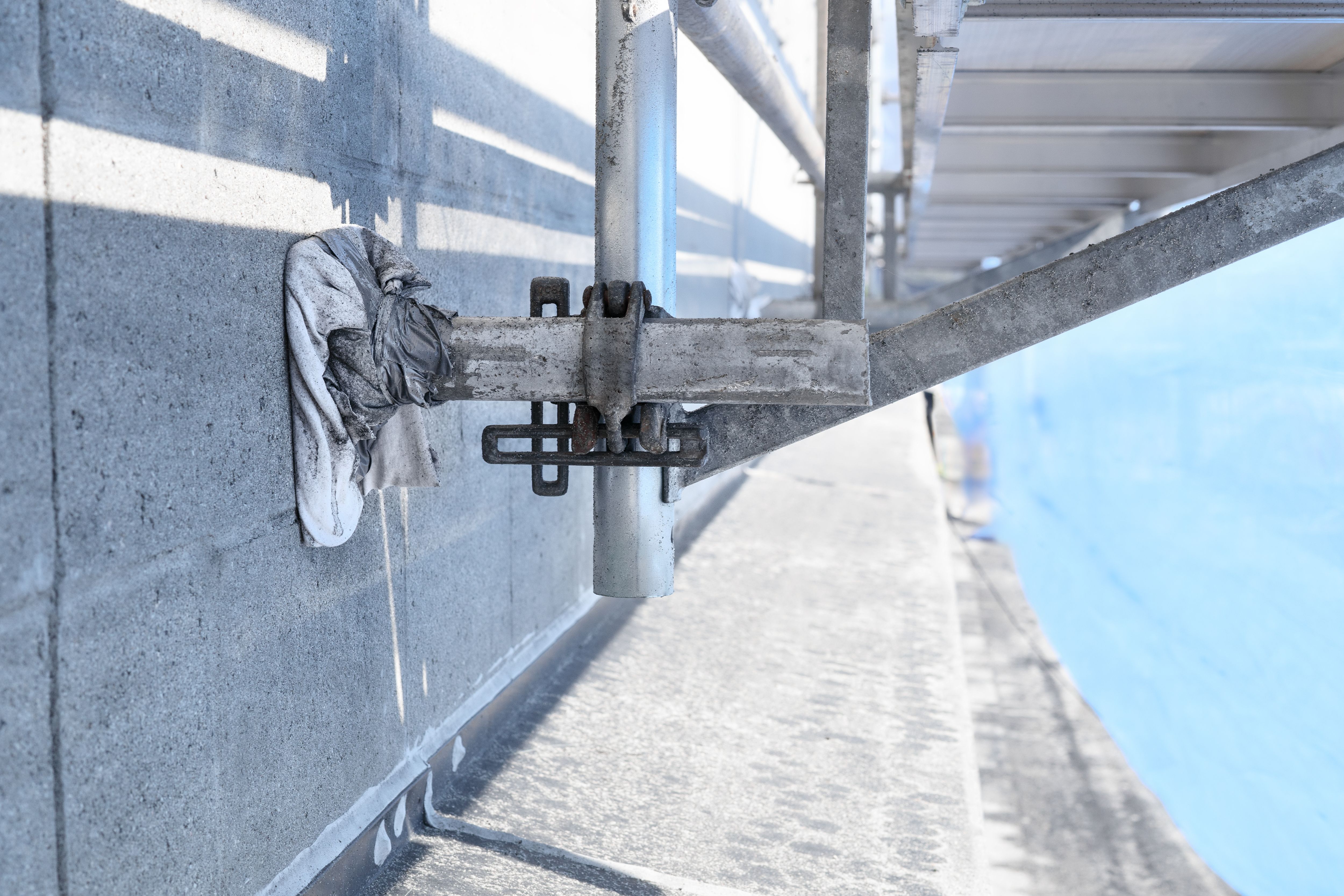 Scaffolding wall tie system. Scaffolding wall tie system.