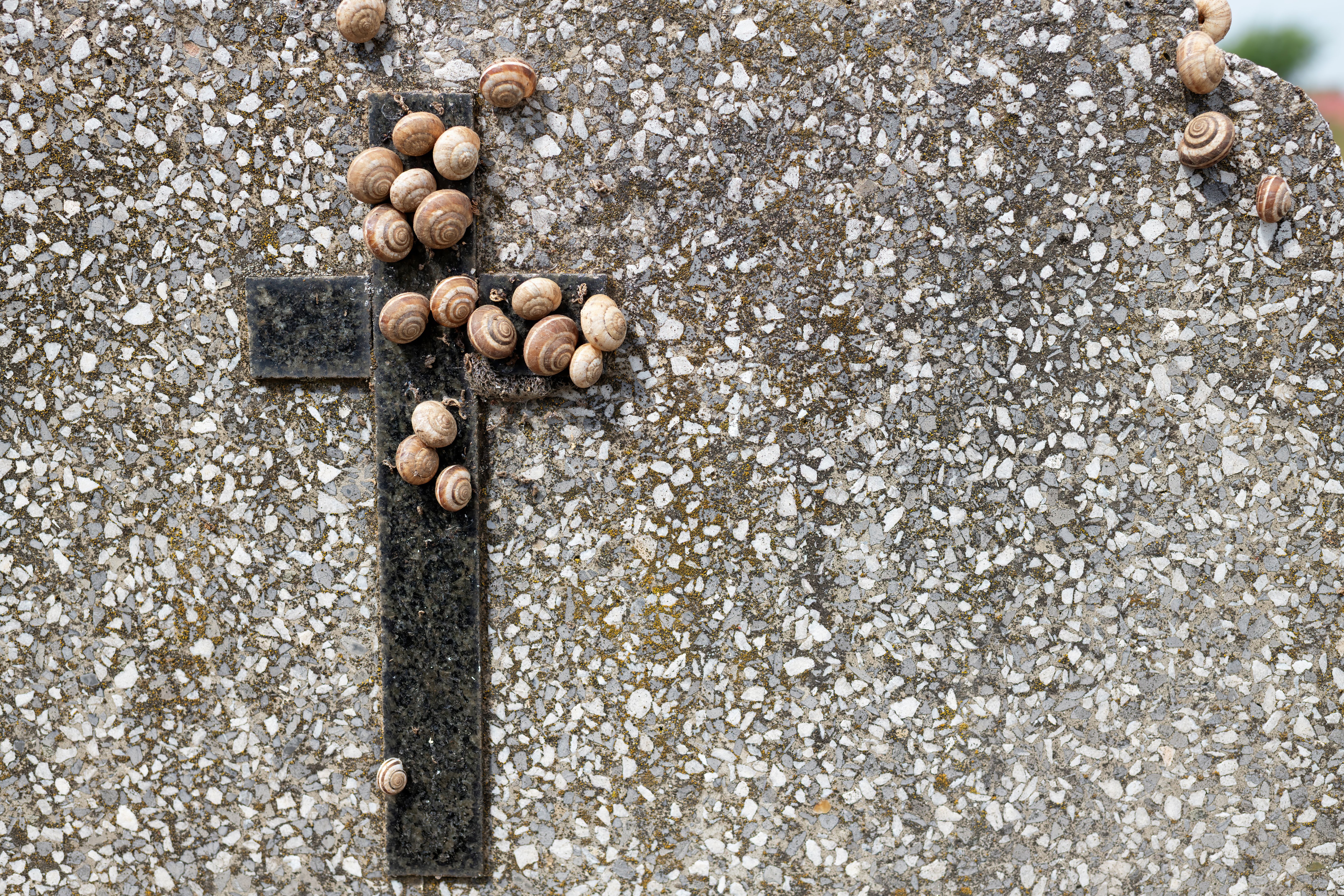 gravestone materials