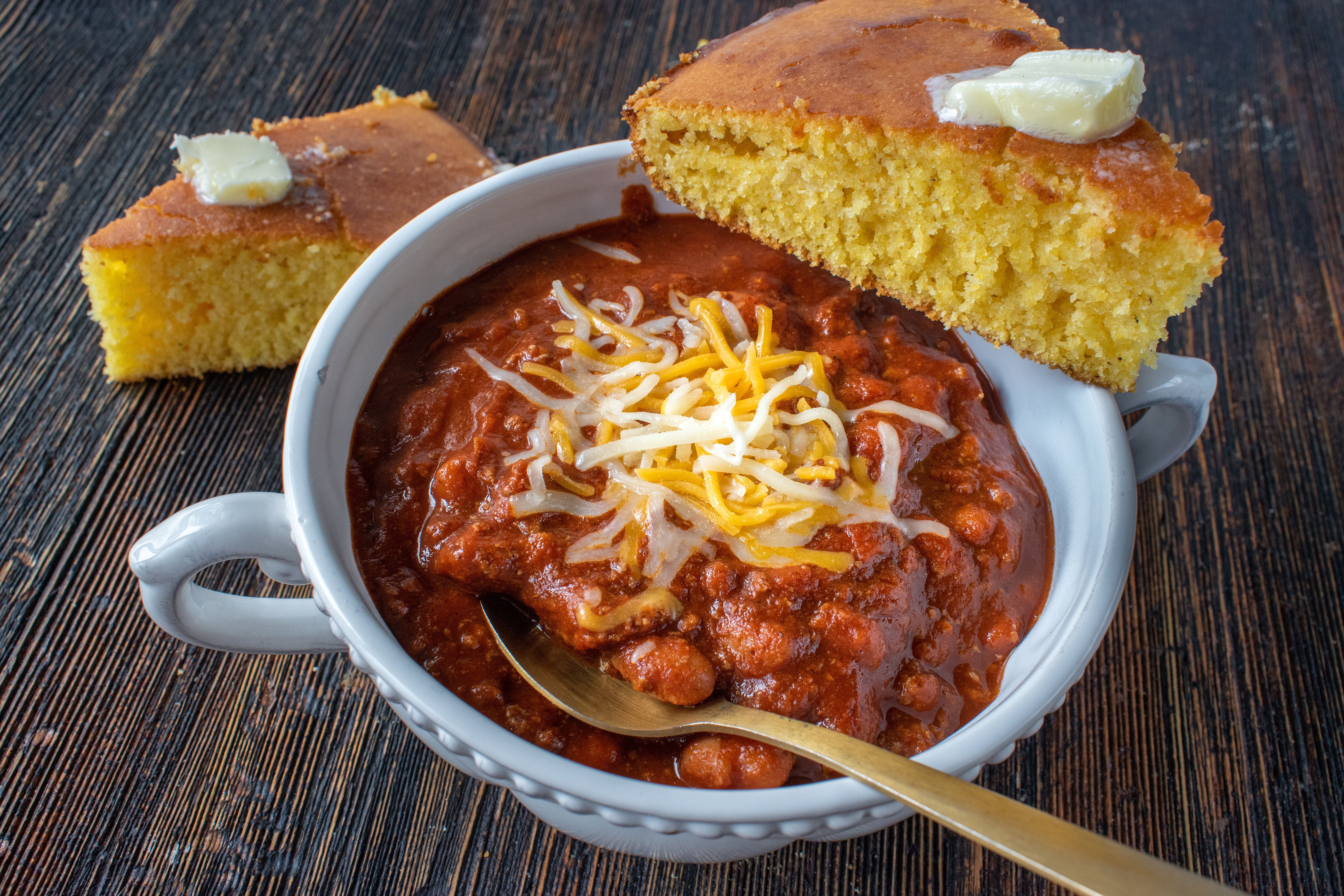 chili and cornbread