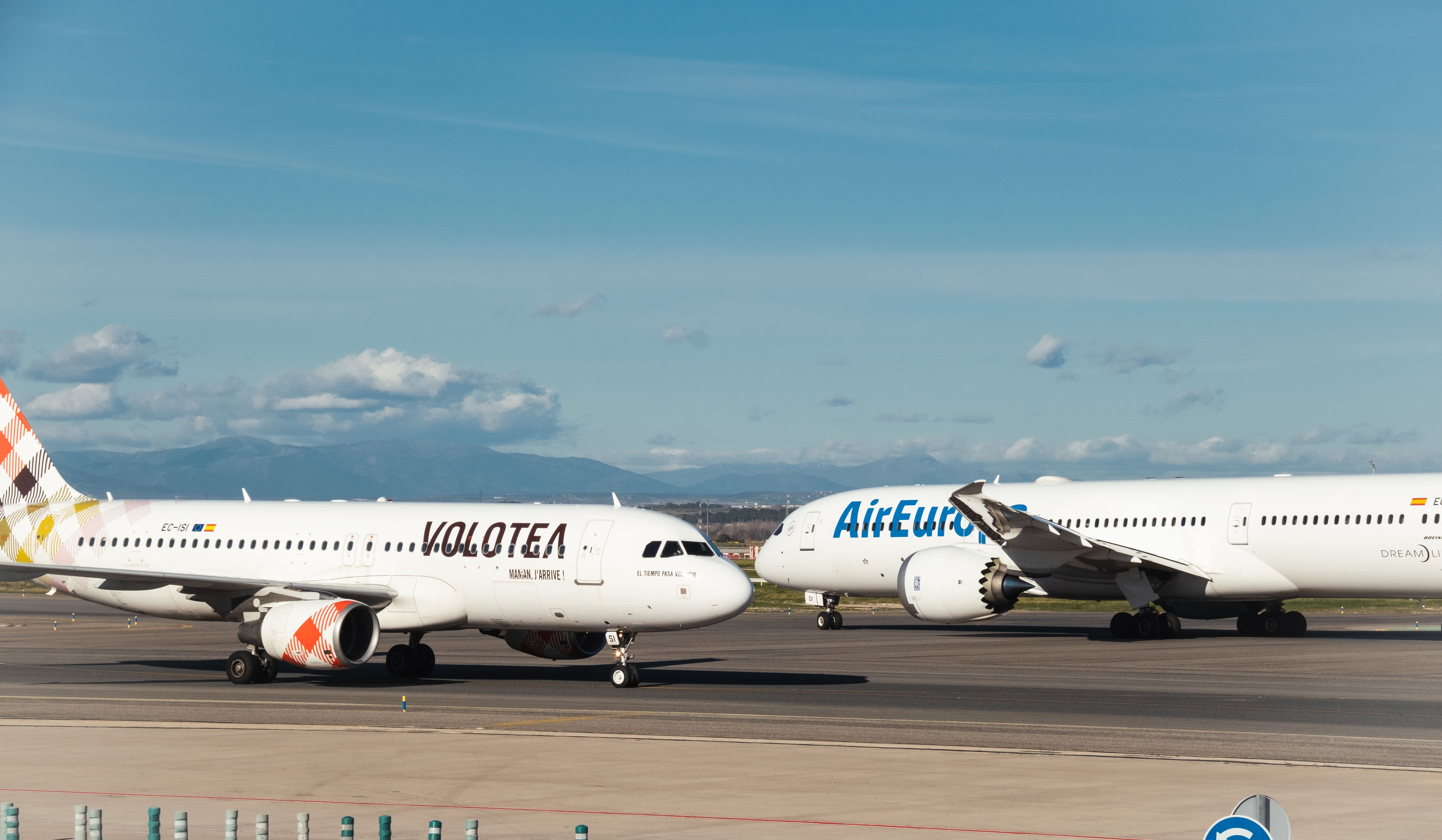 Volotea and Air Europa airlines in Madrid-Barajas Airport