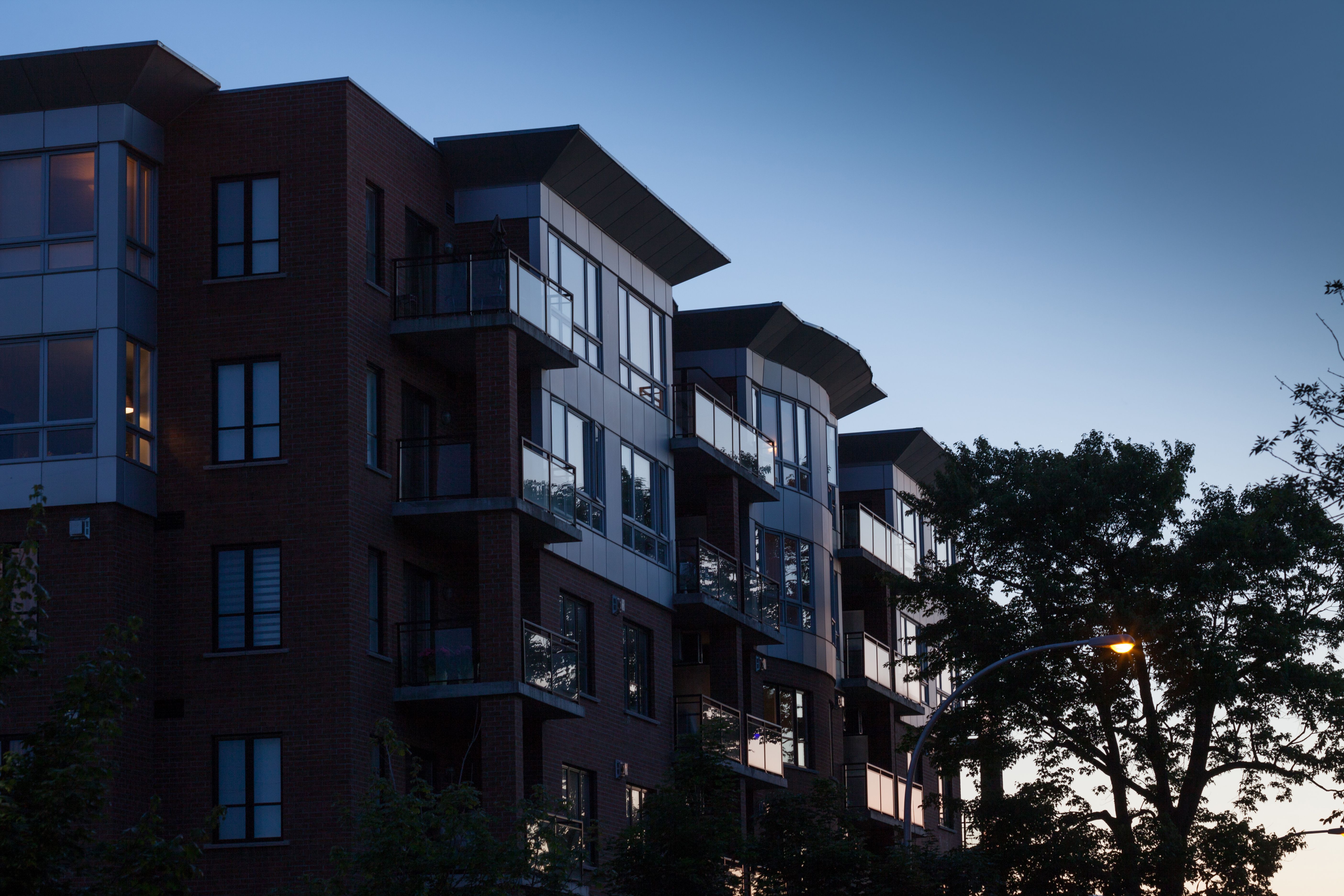 quartier dix30 condos