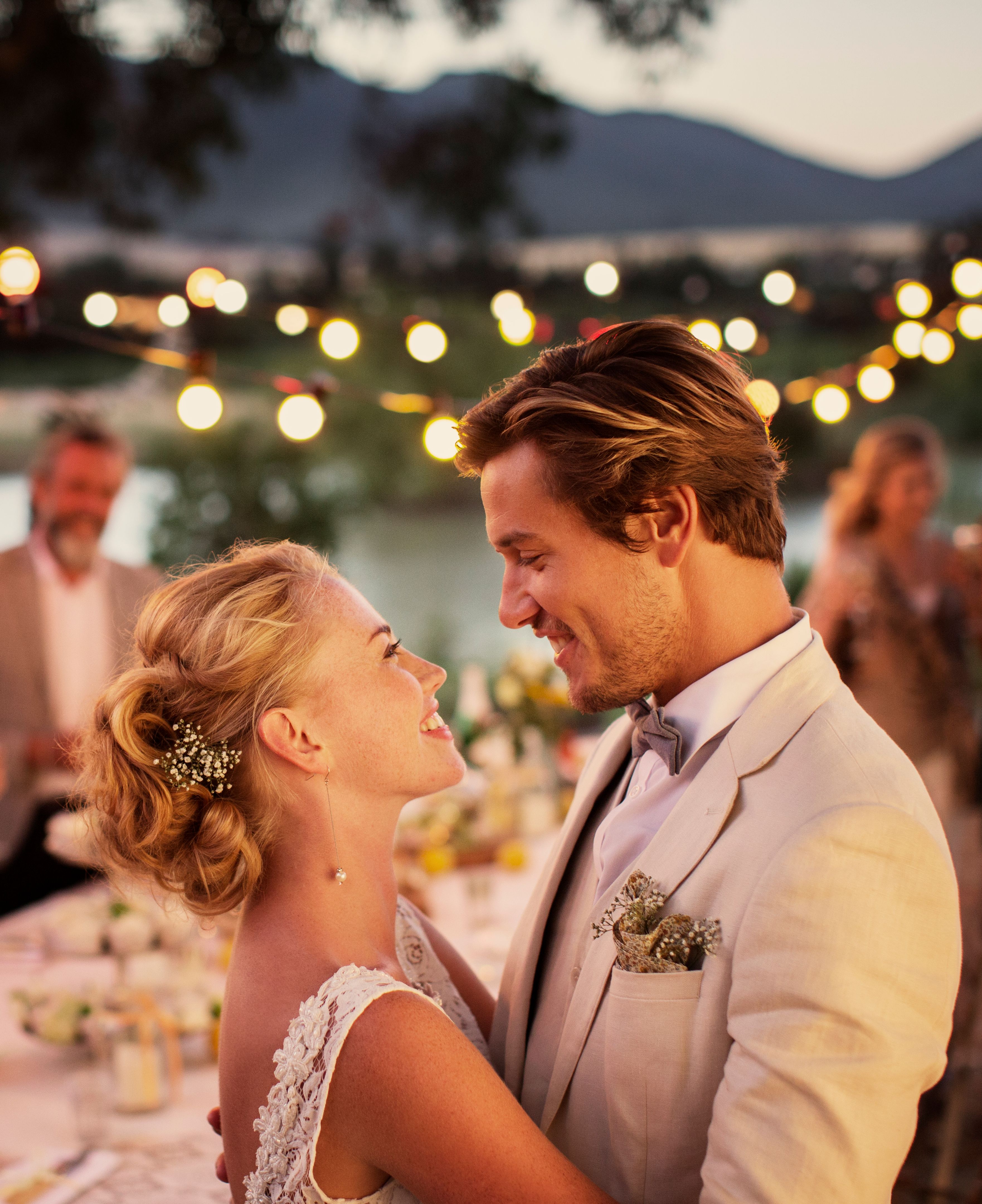 wedding couple dancing