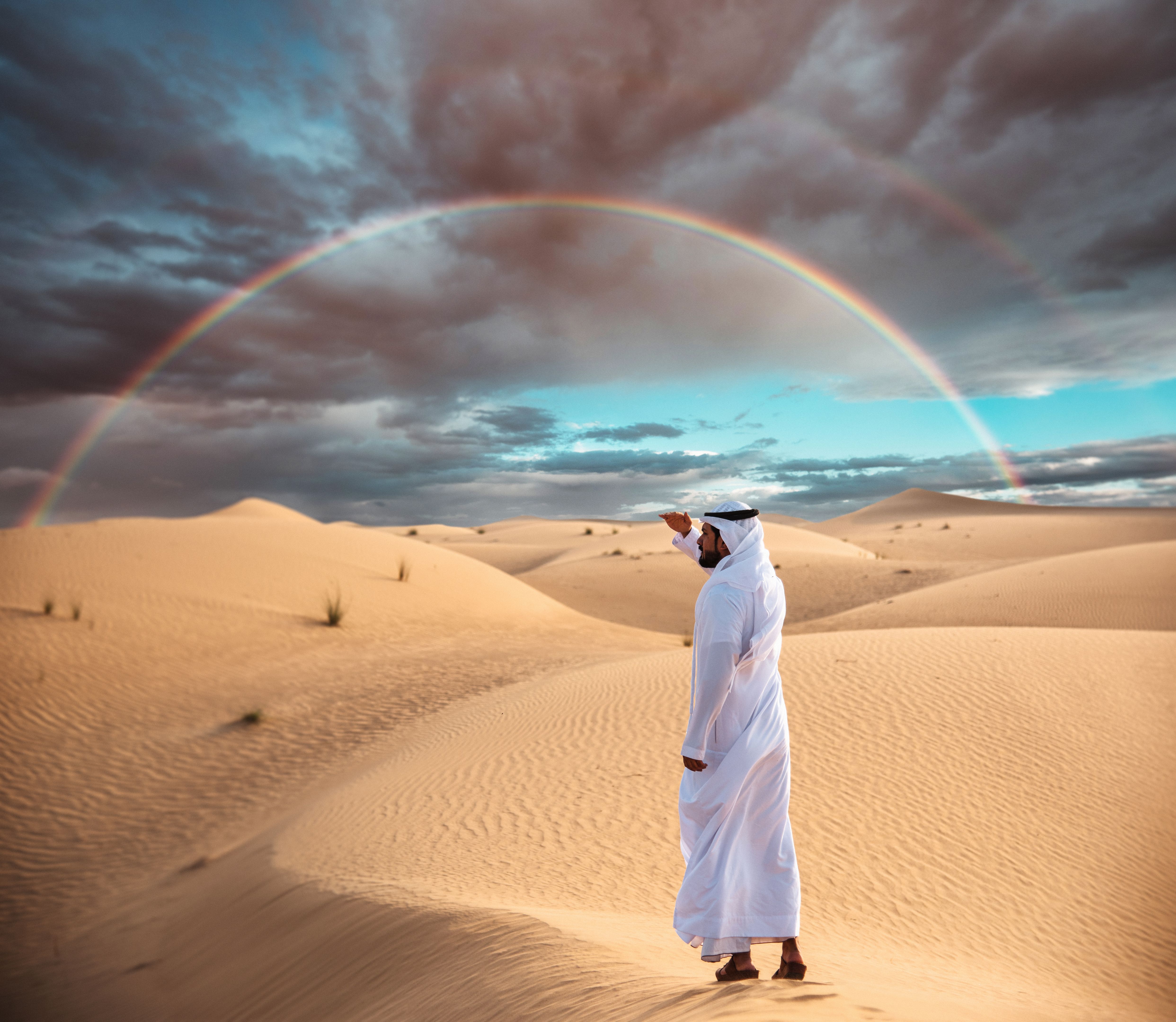 arabic man watching the horizont looking at the future