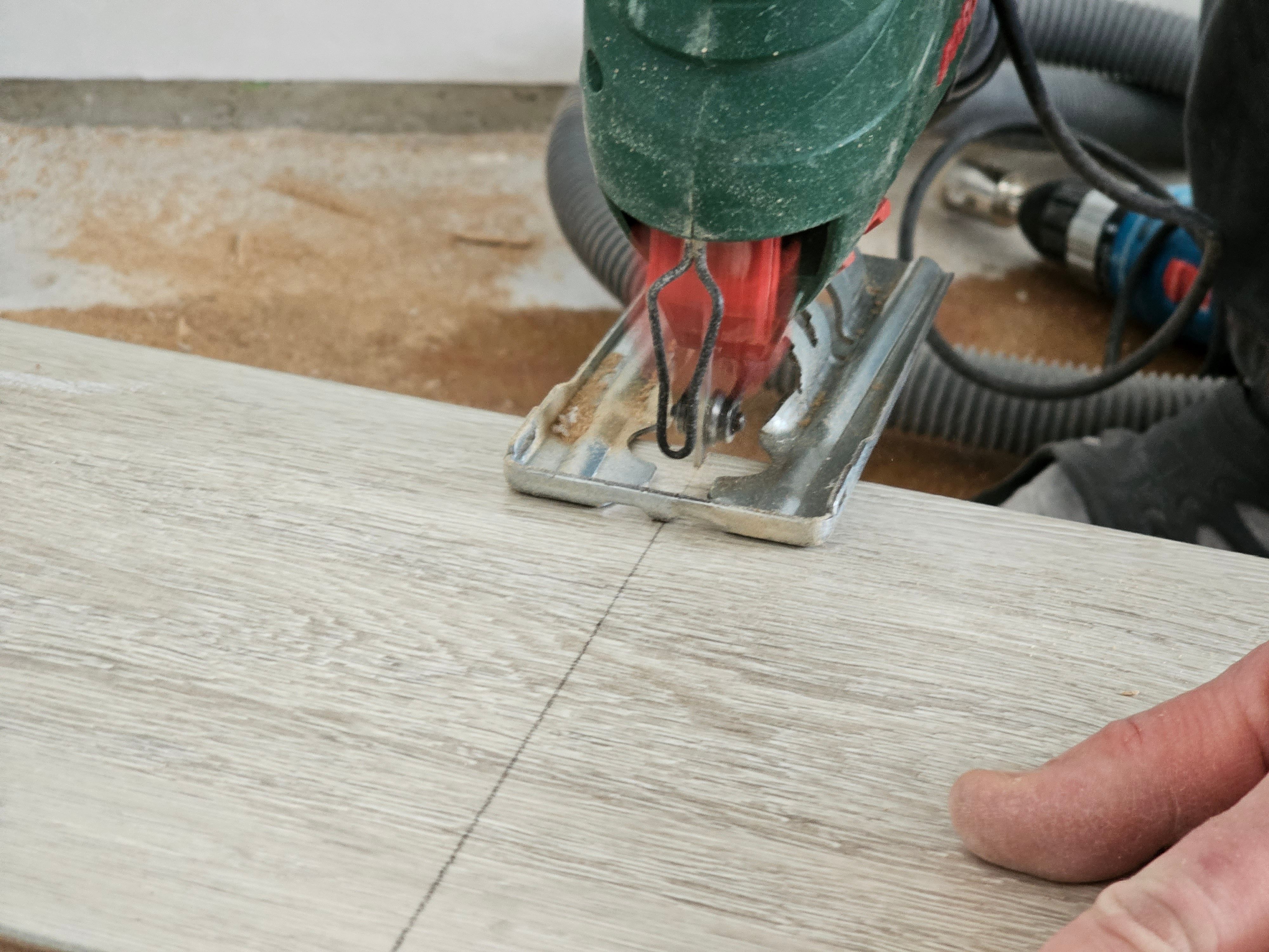 cutting vinyl flooring