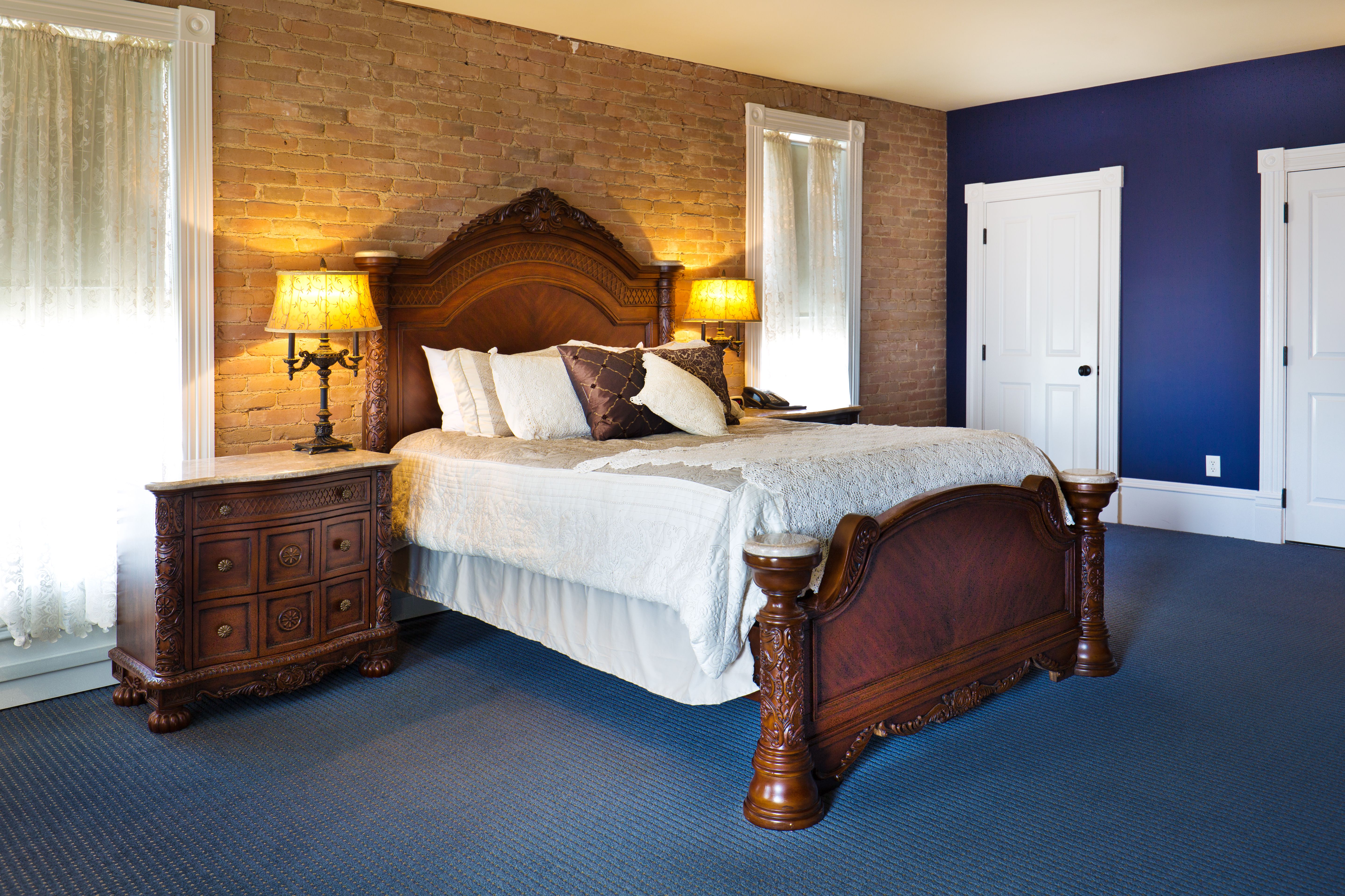 historic hotel guestroom