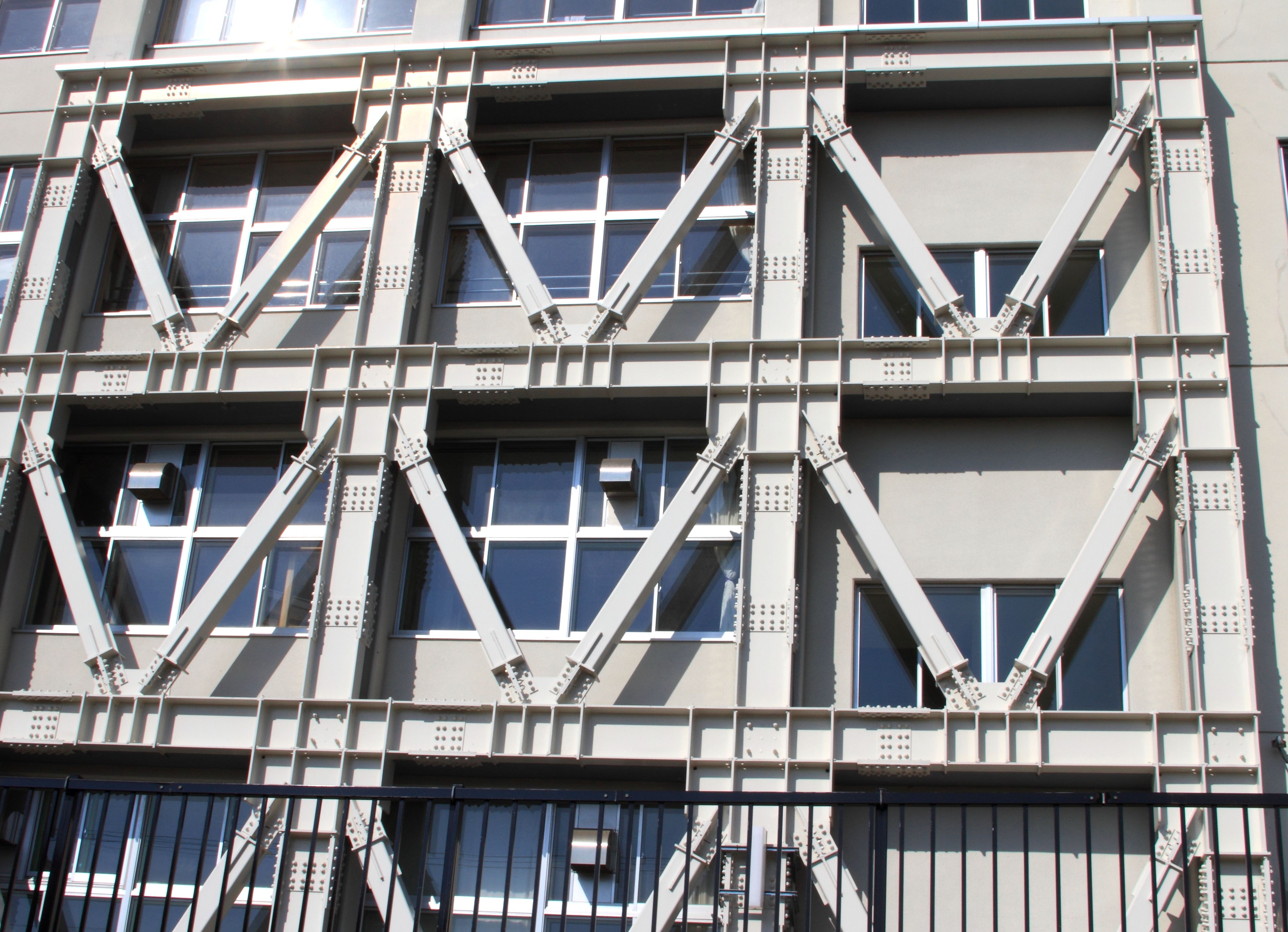 Building of seismic equipment