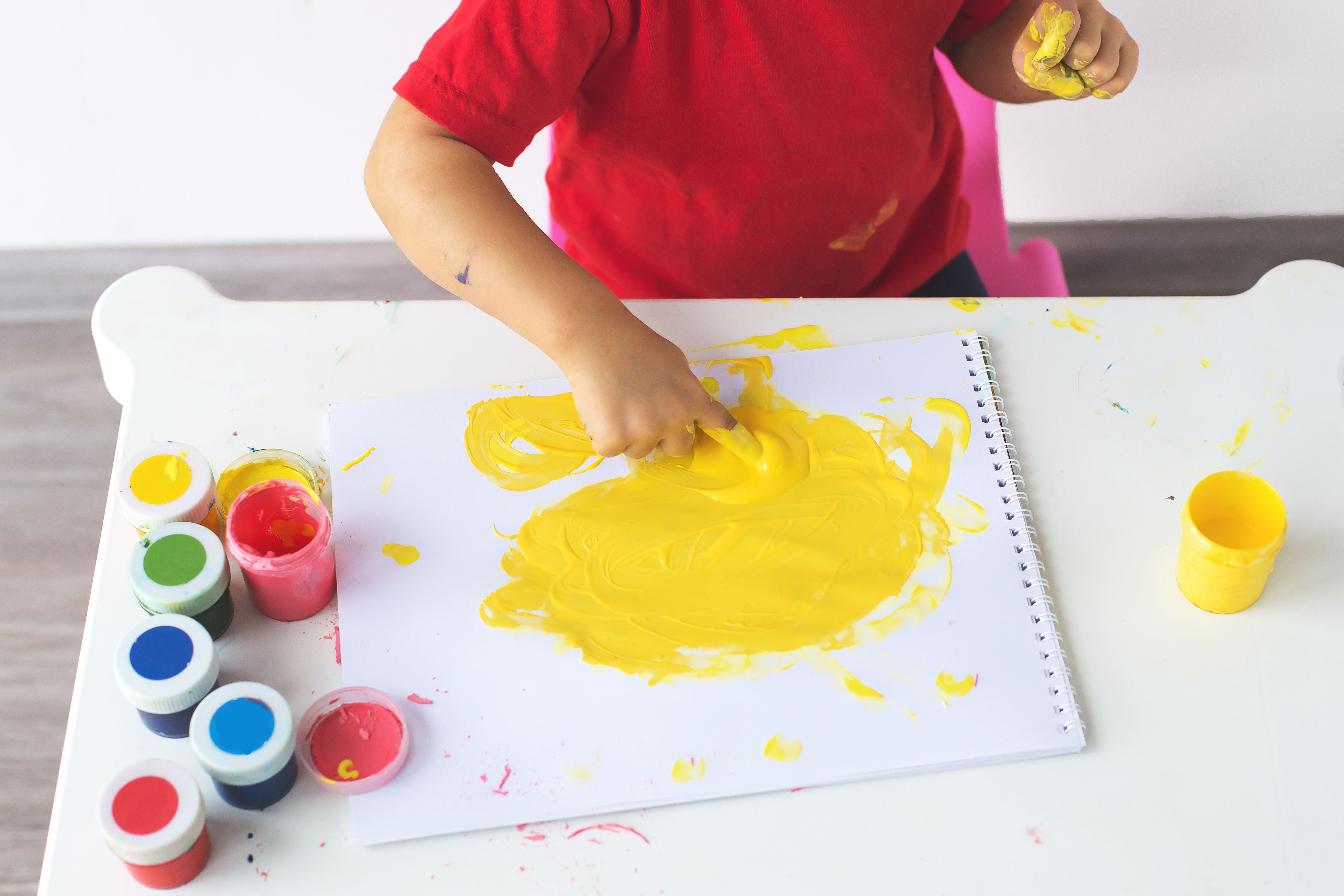 children painting