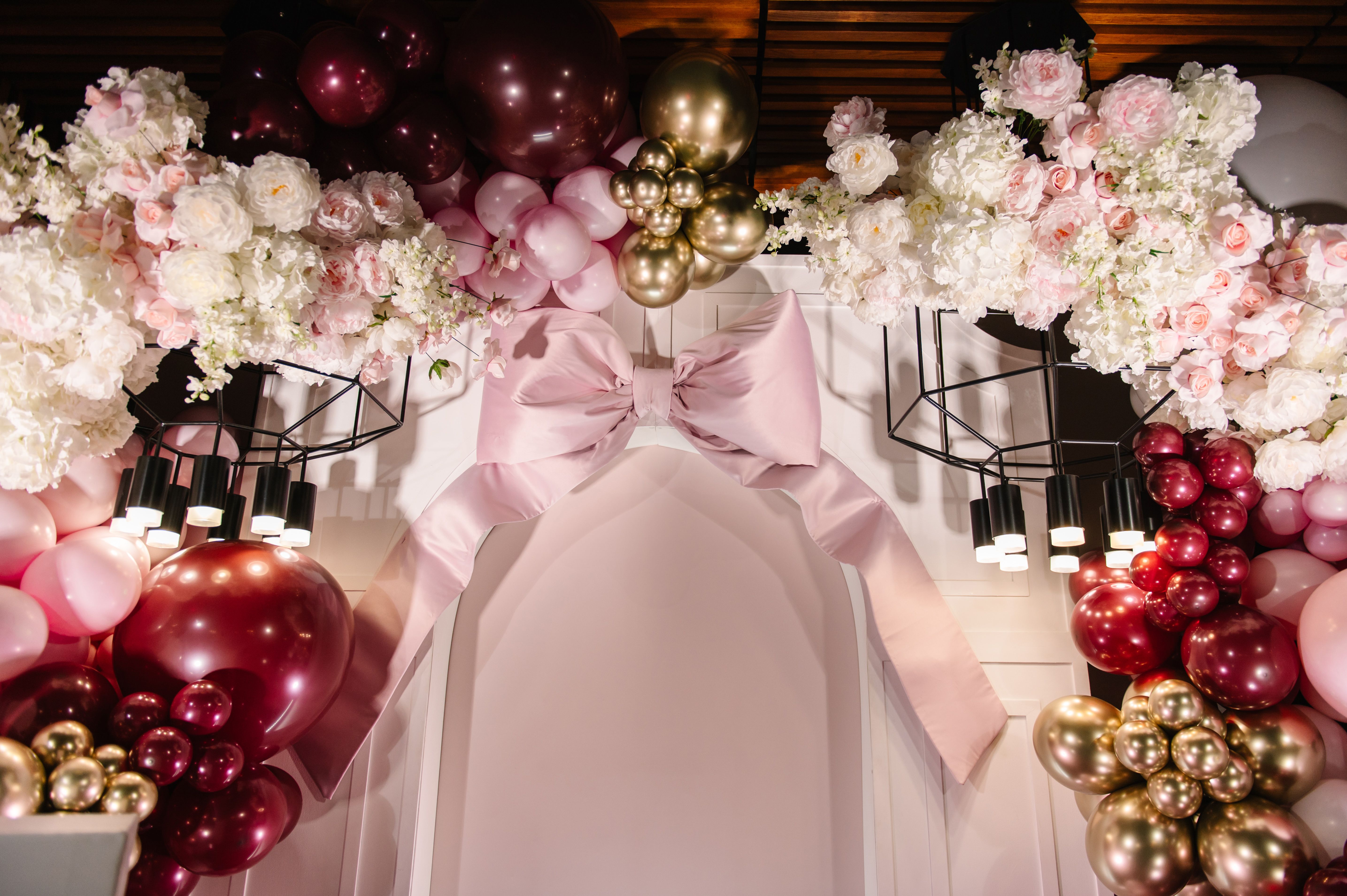 balloon arch wedding