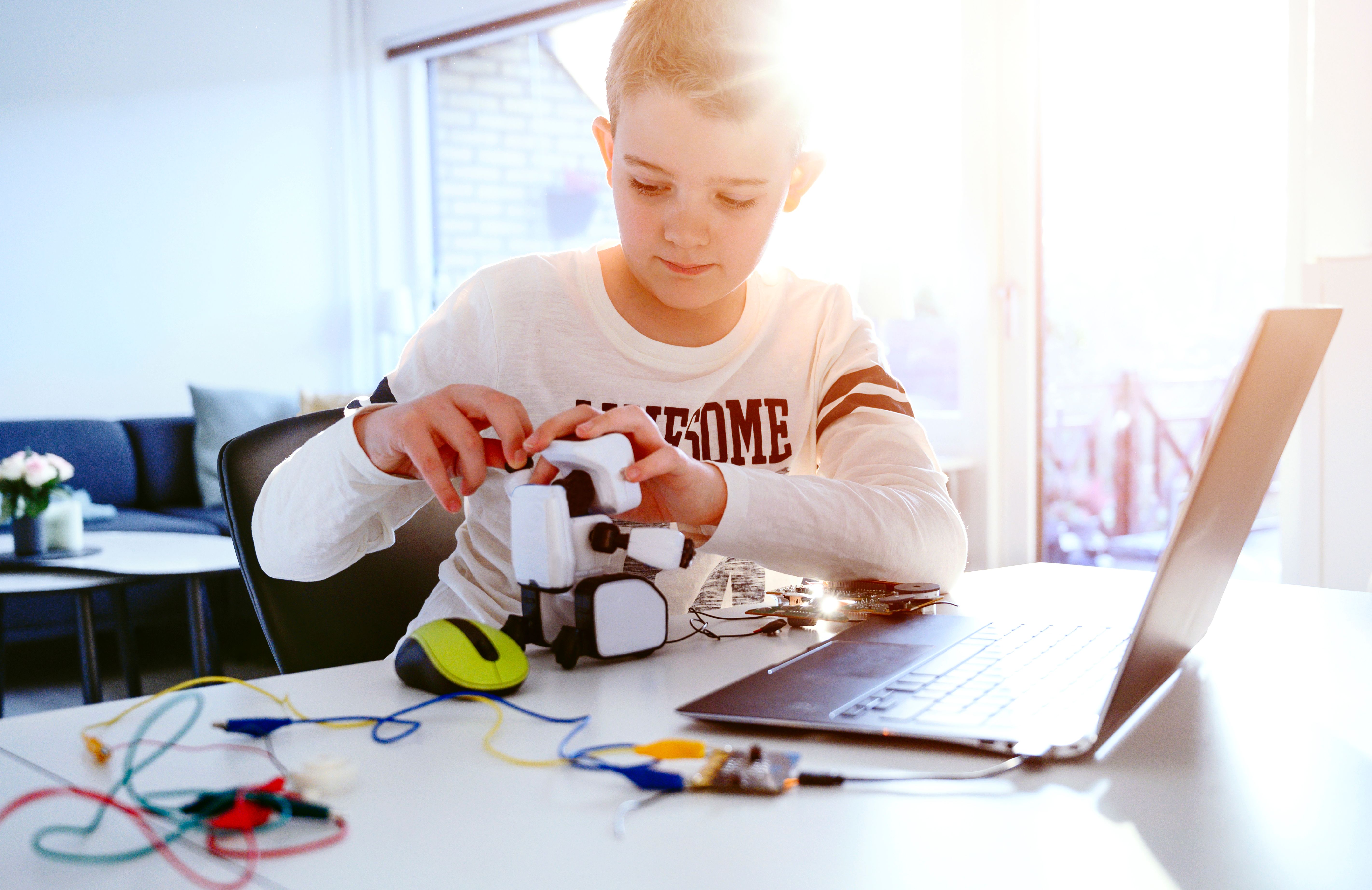 children programming robots