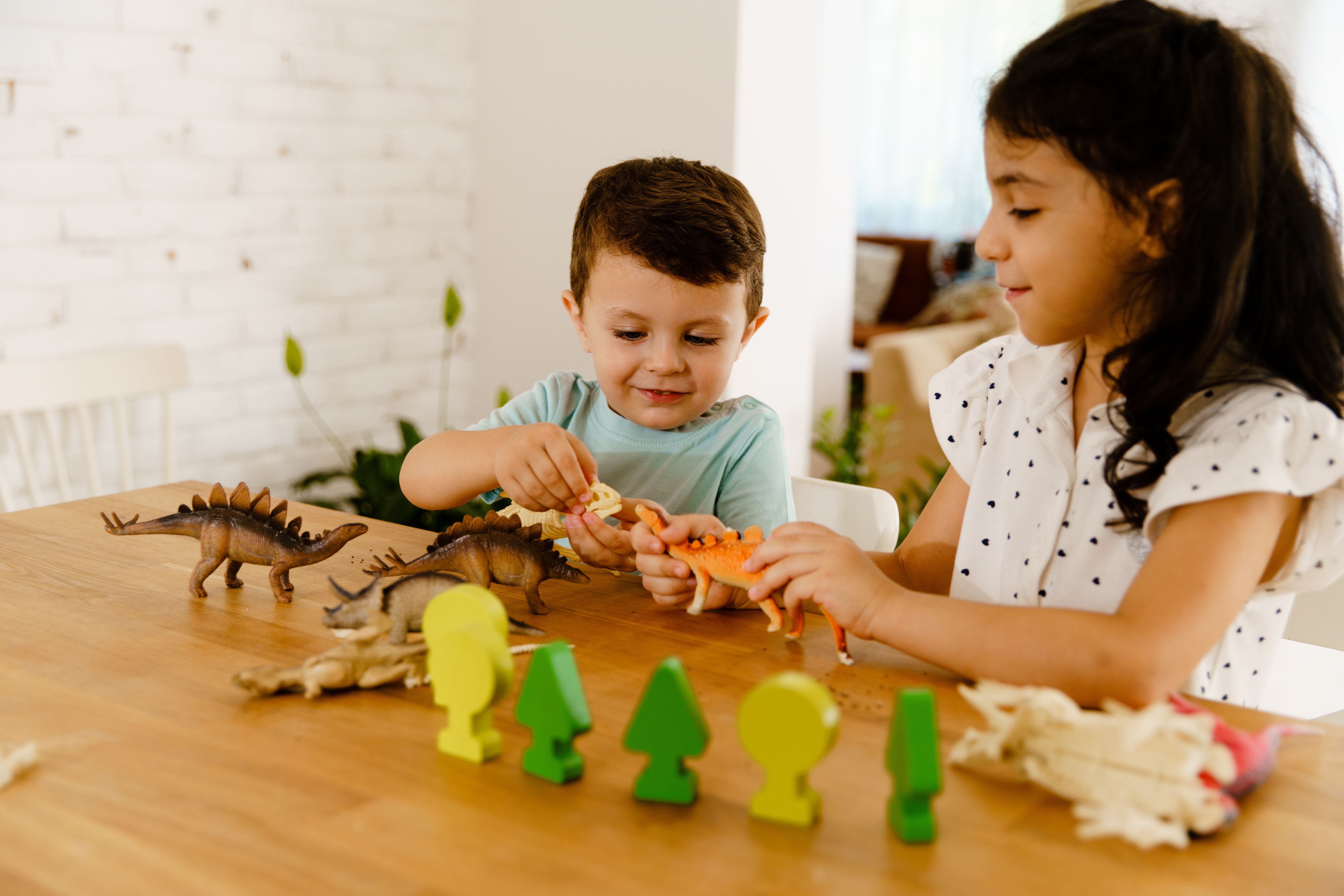 children learning dinosaurs