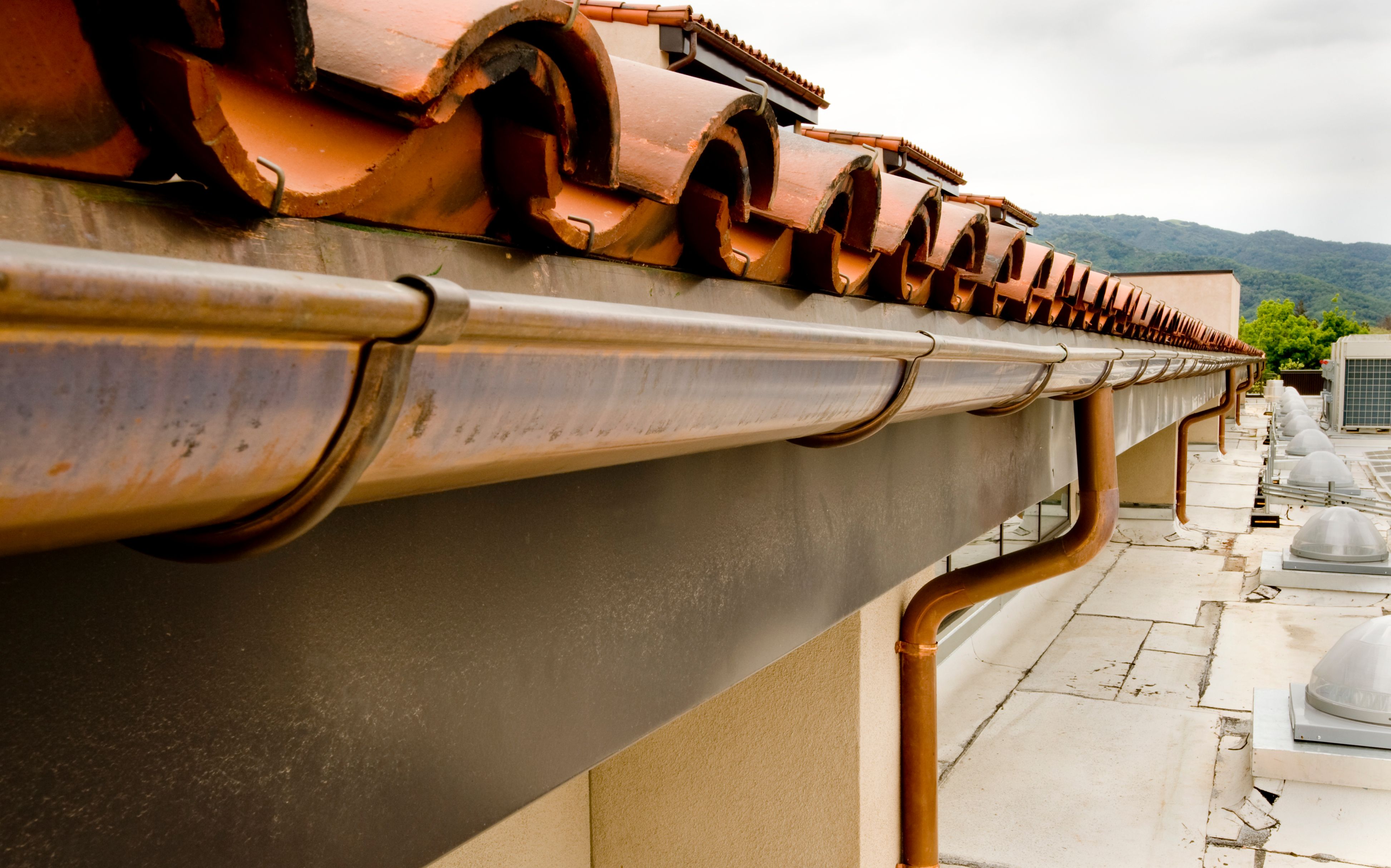commercial building gutters
