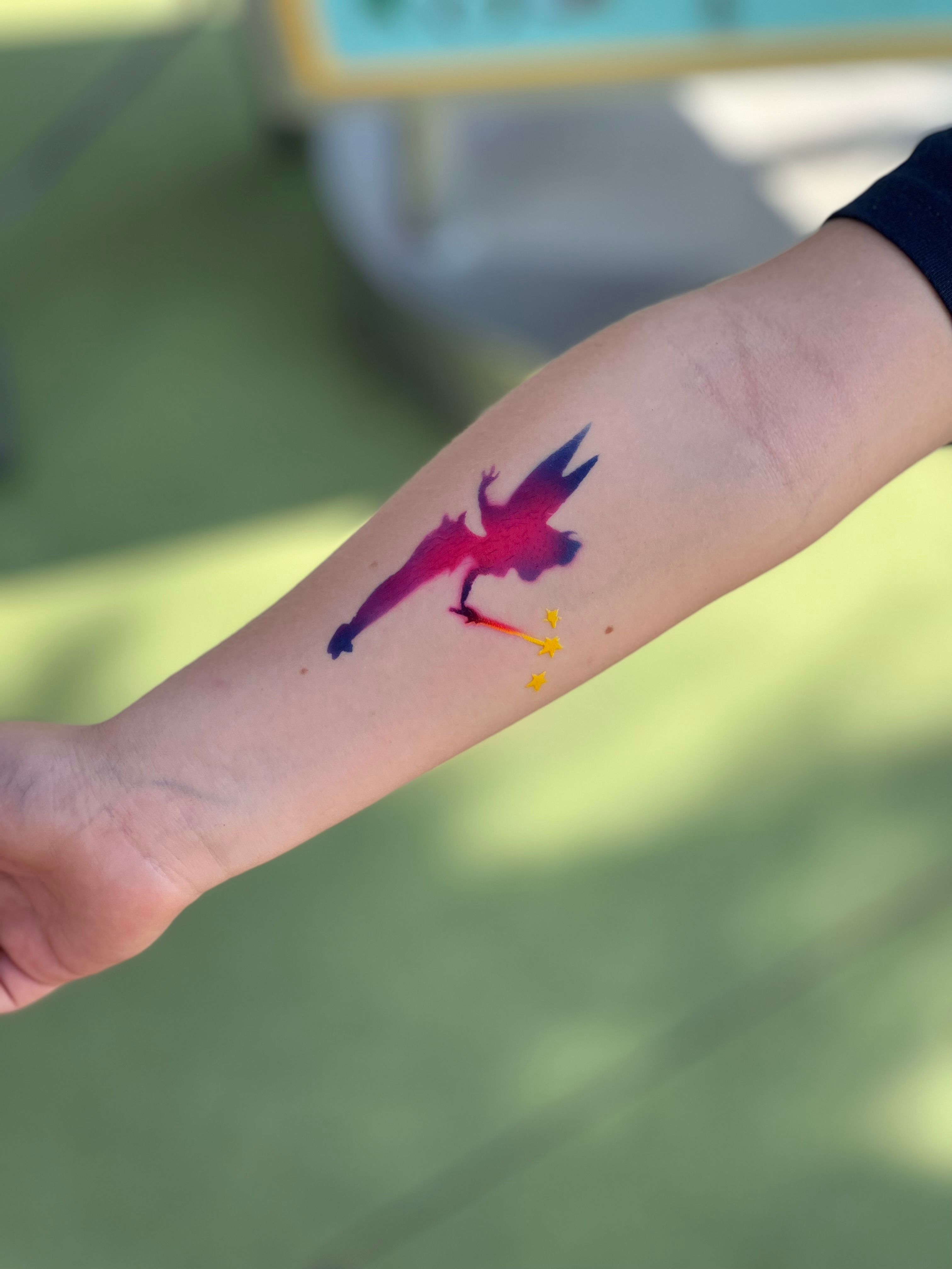 tatuaje evento minimalist tattoo custom tattoo tatuaje estrellas mejor estudio tatuajes sevilla numero uno best tattoo shop sevilla fineline dotwork traditional linea fina realismo tradicional  urbe tattoo minitatu