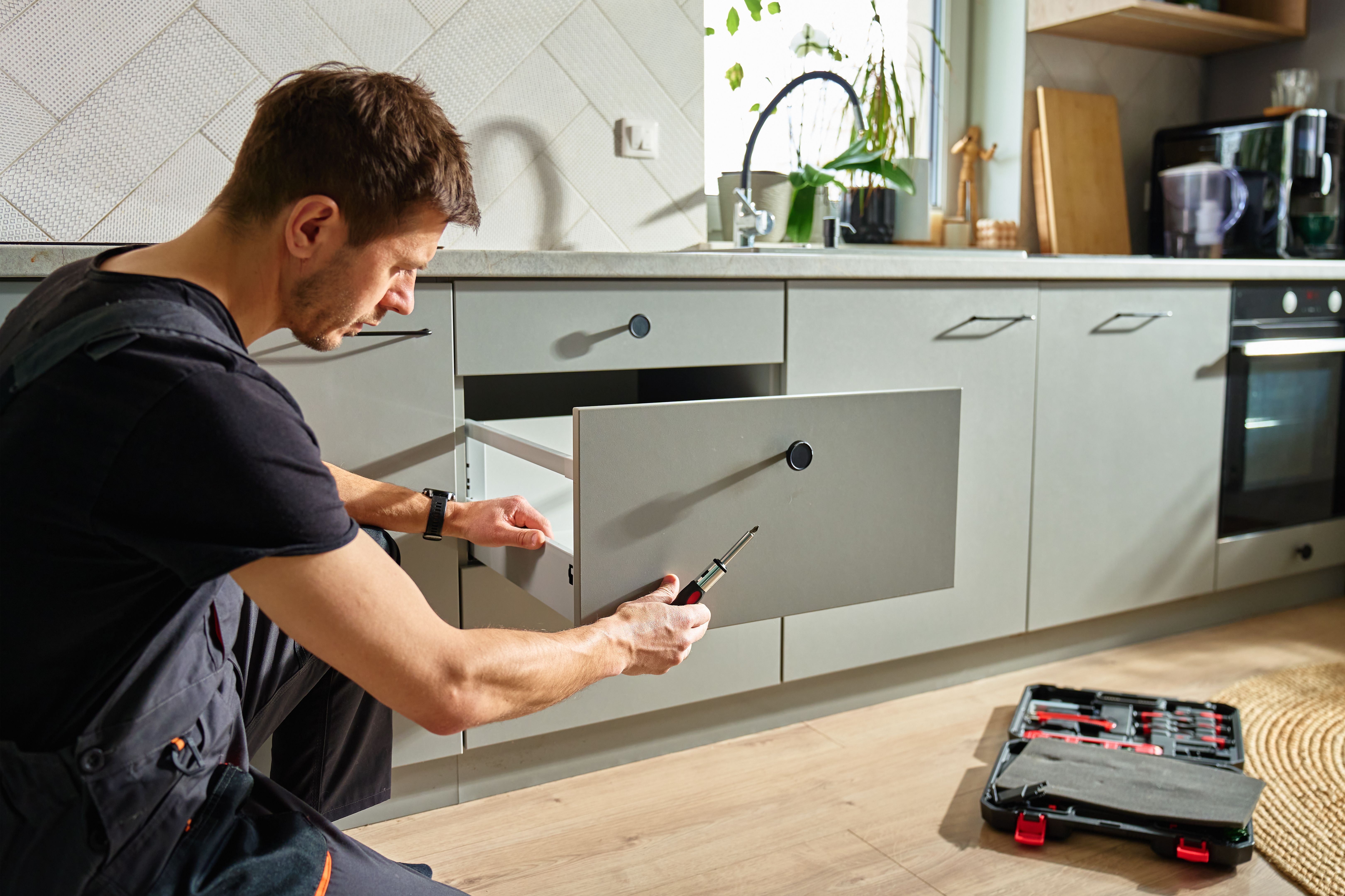 installing cabinet knobs