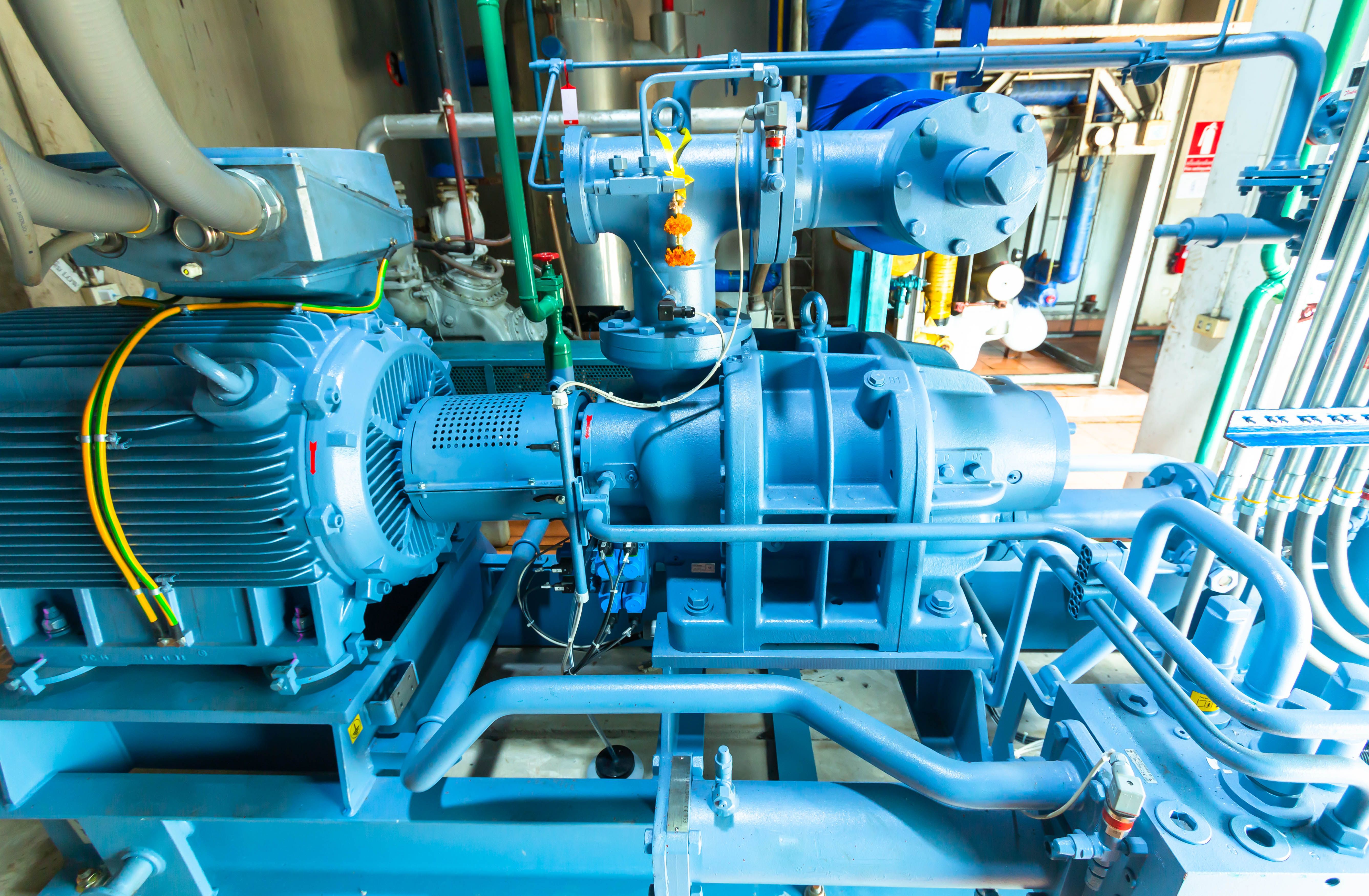 Compressor refrigeration system with ammonia, automatic control