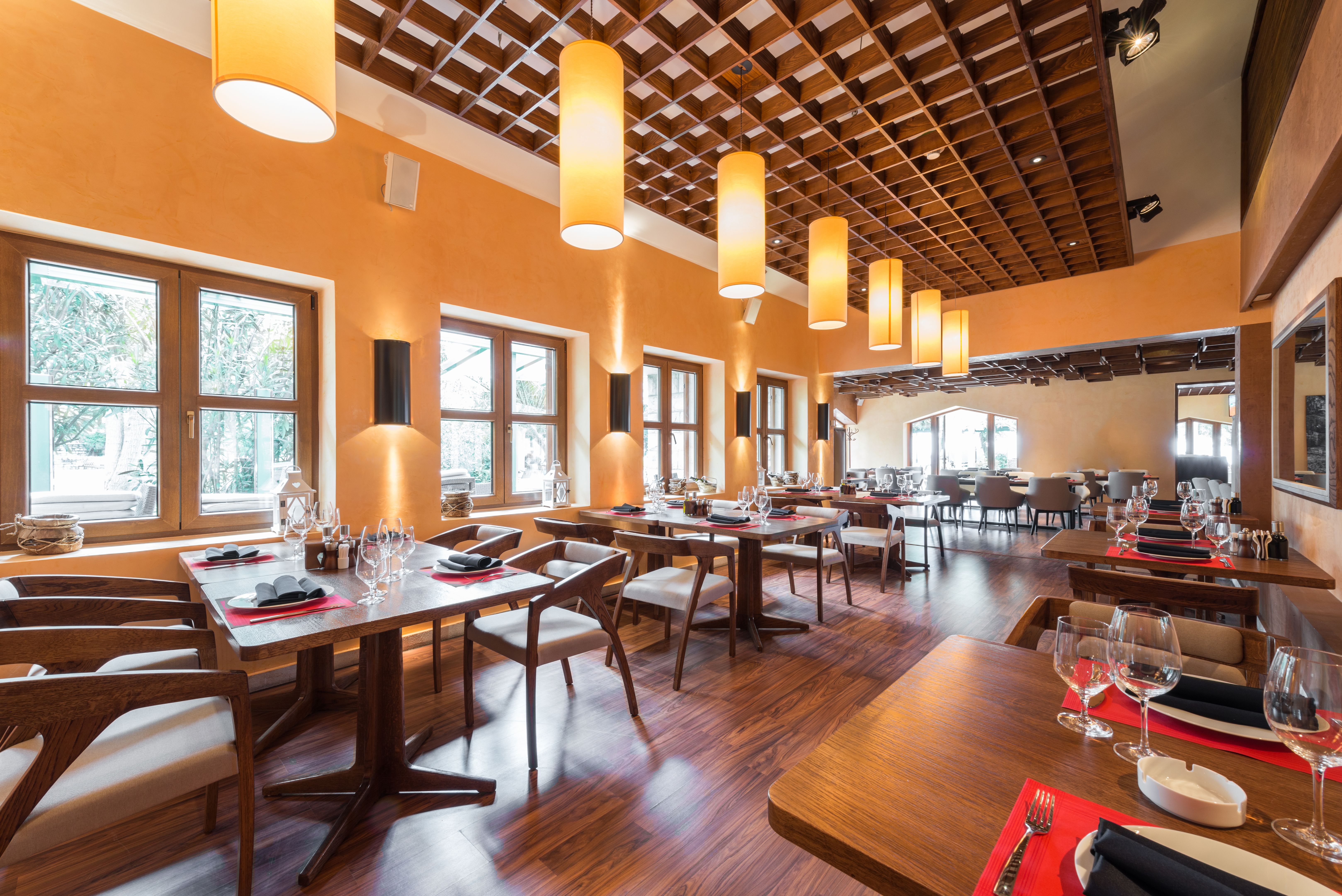 restaurant interior lighting