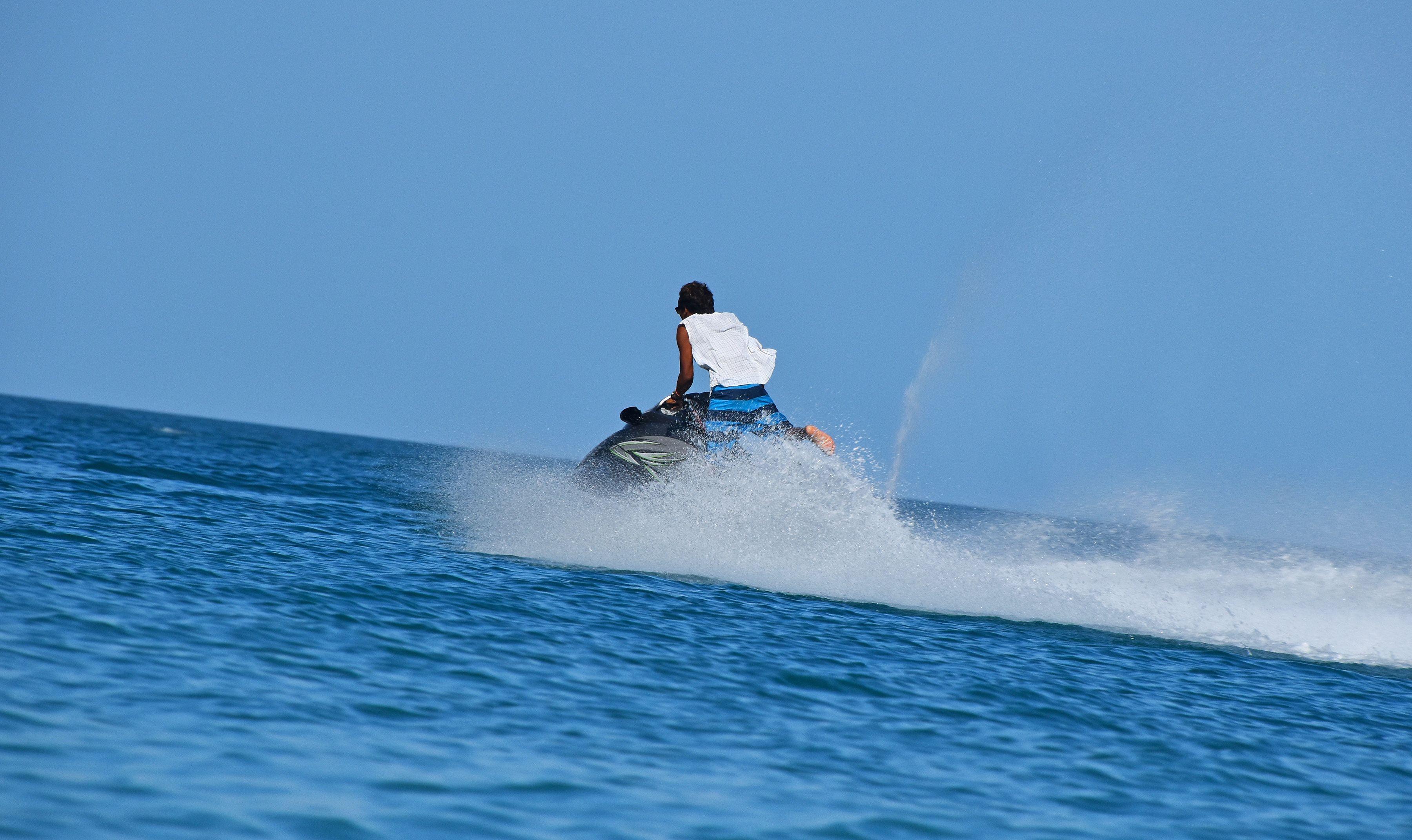 people jet skiing