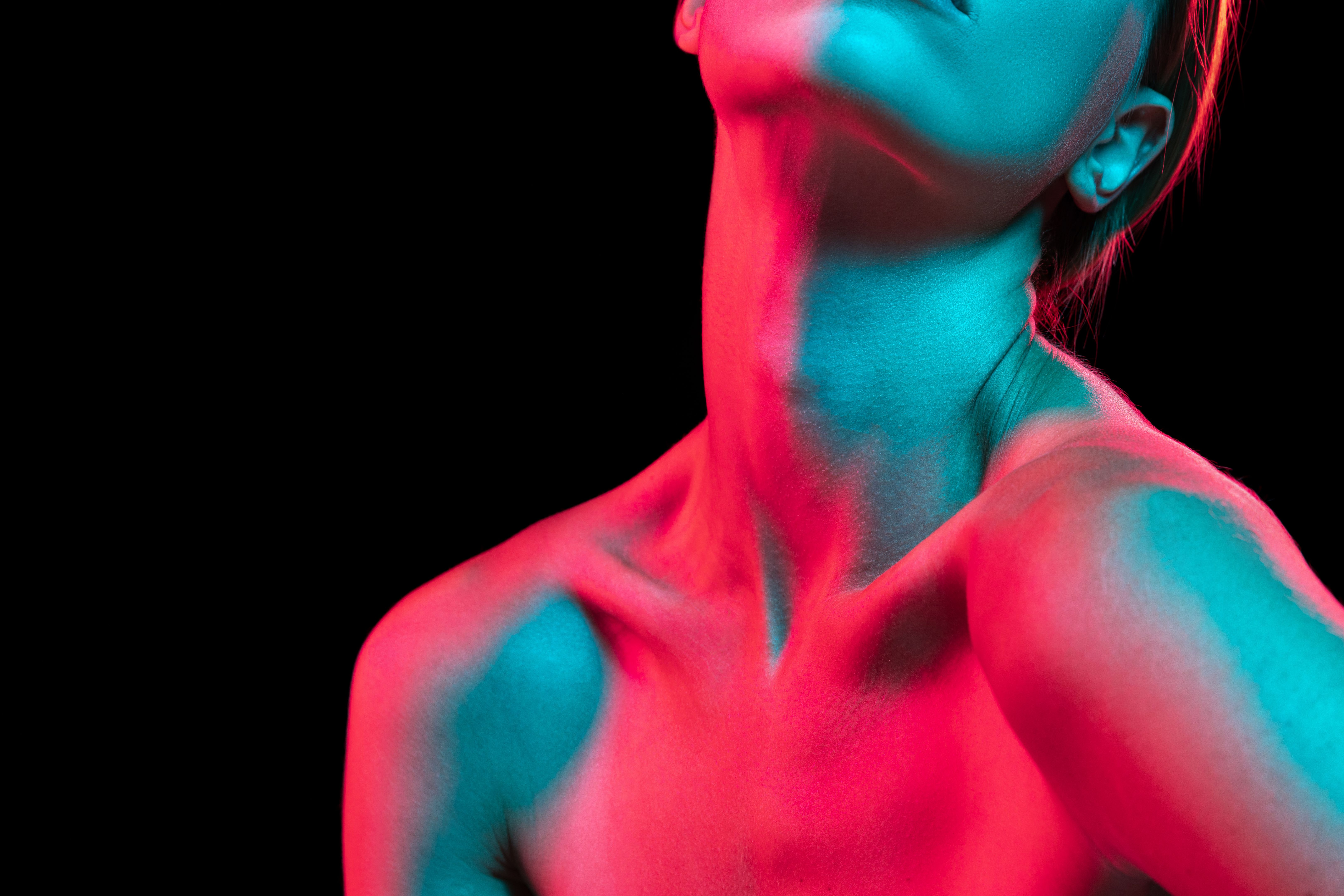 Mastering the Art of Highlighting Your Collarbones