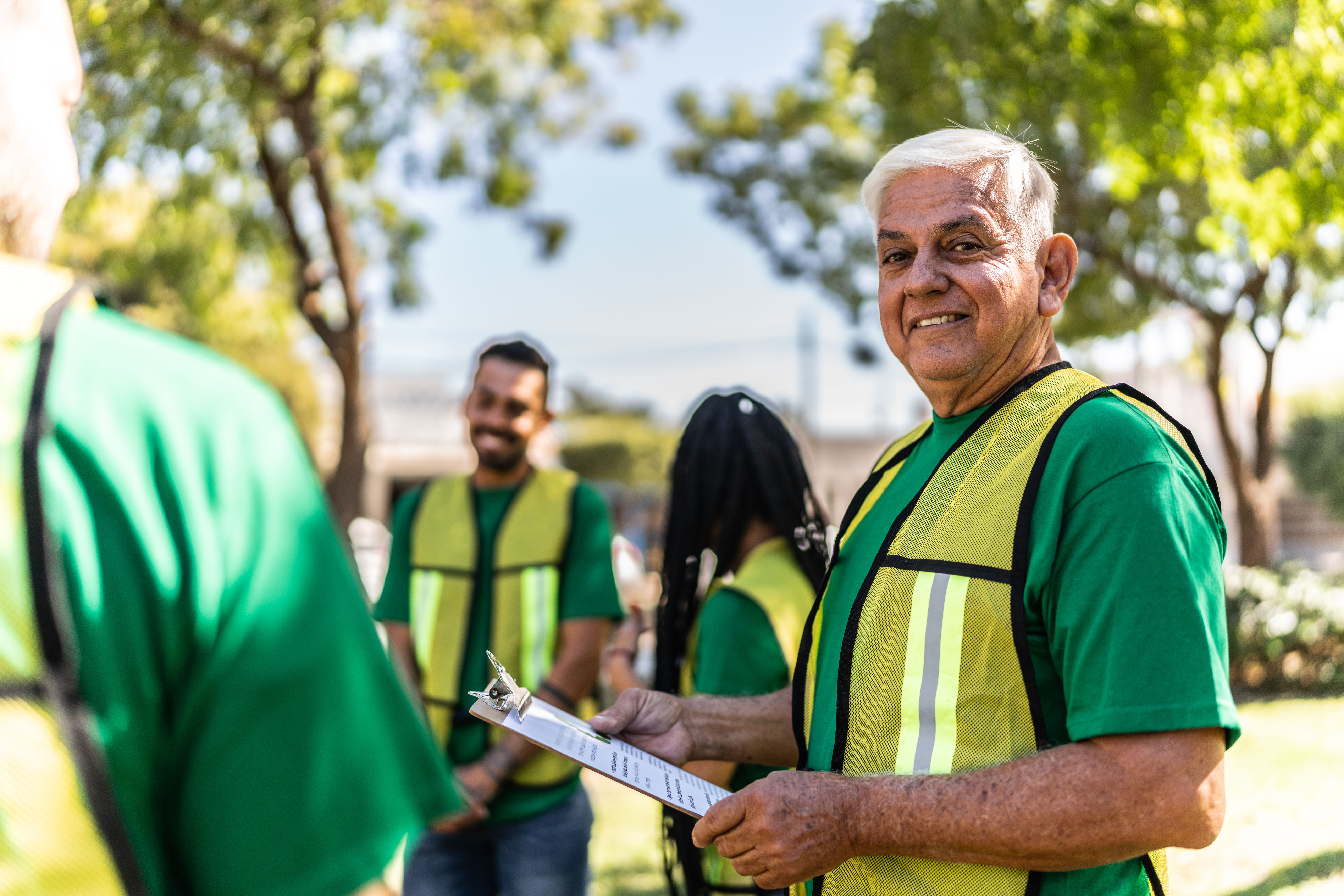 volunteer helping seniors