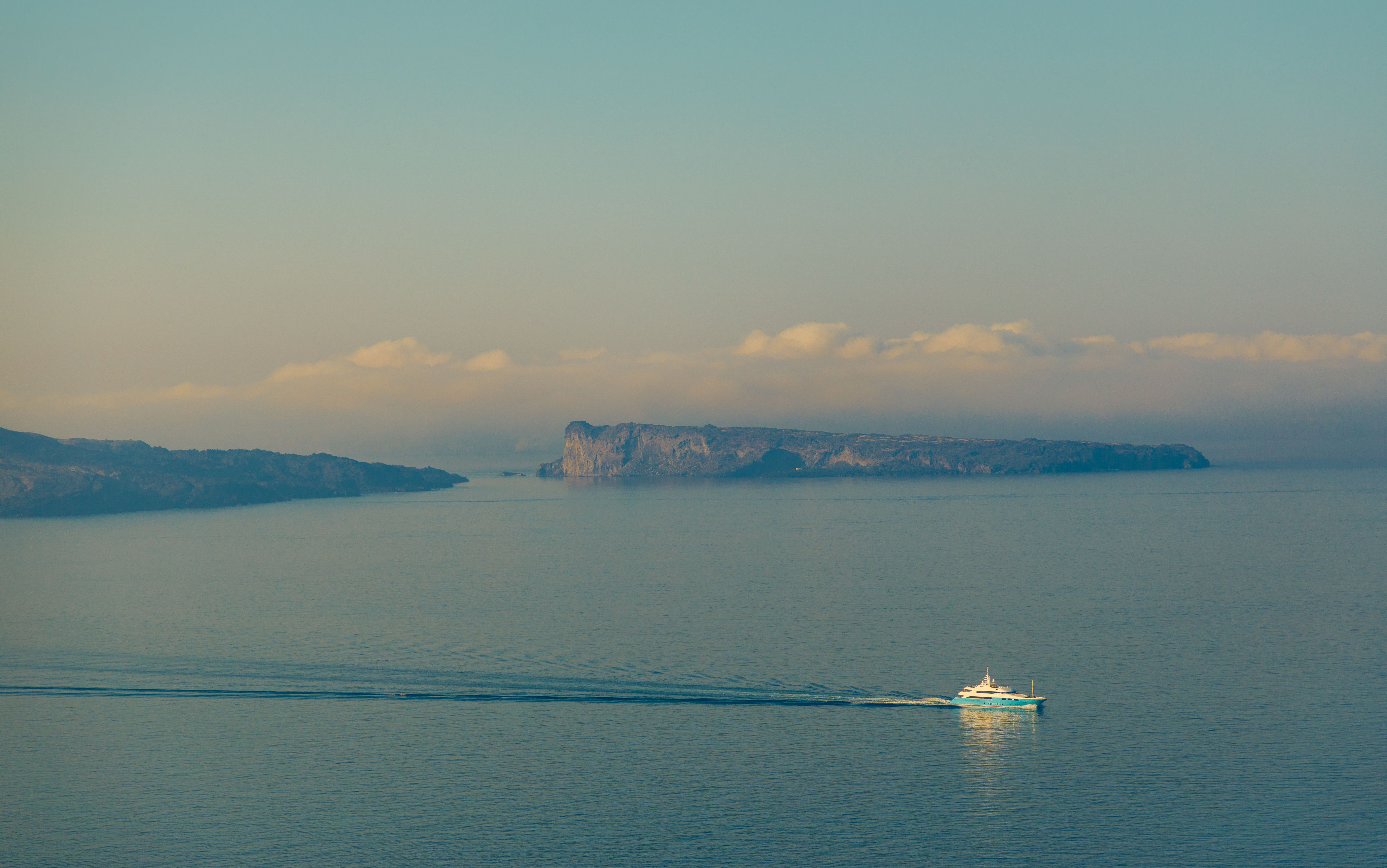 santorini boat tour