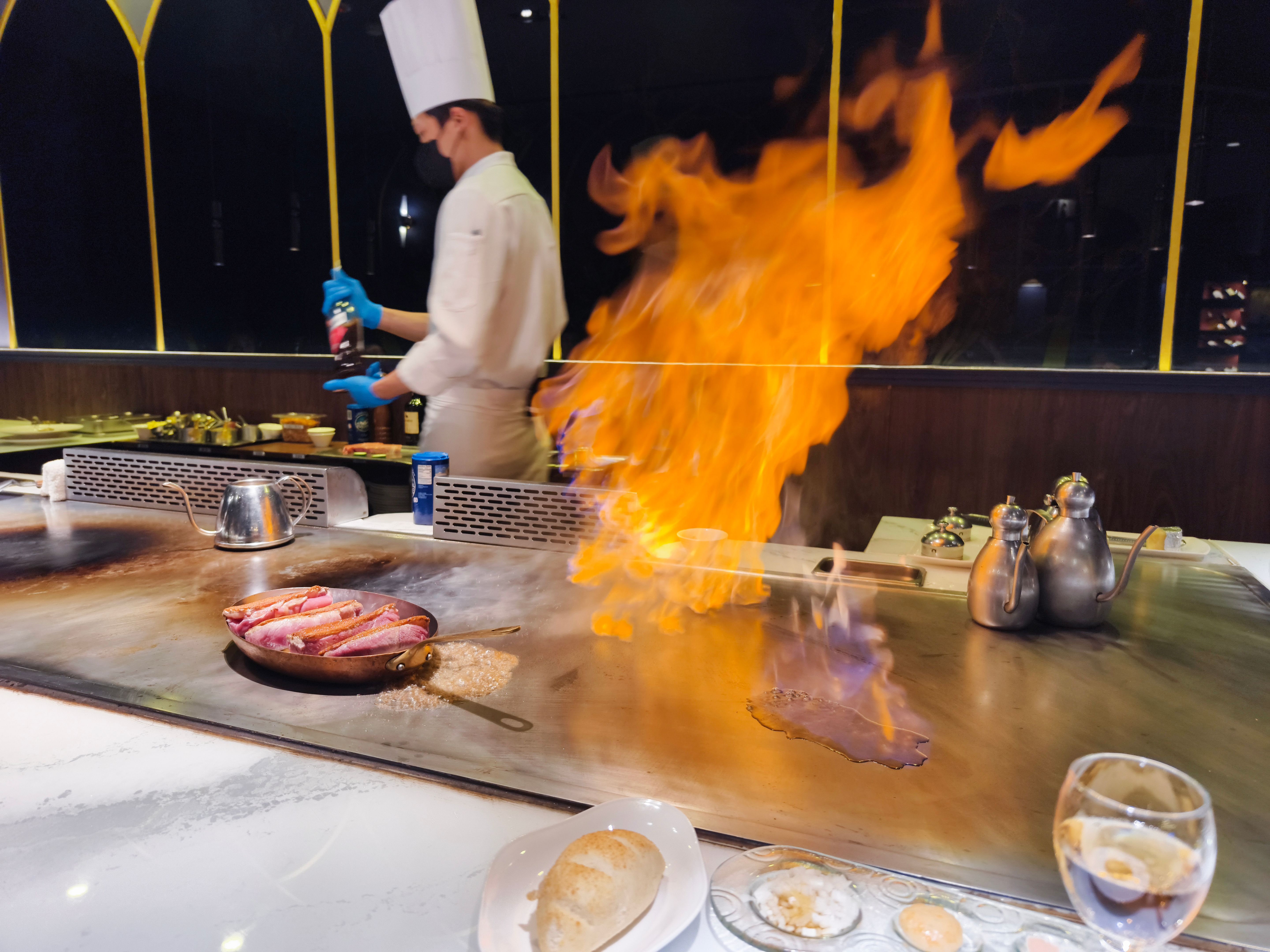 hibachi chef cooking