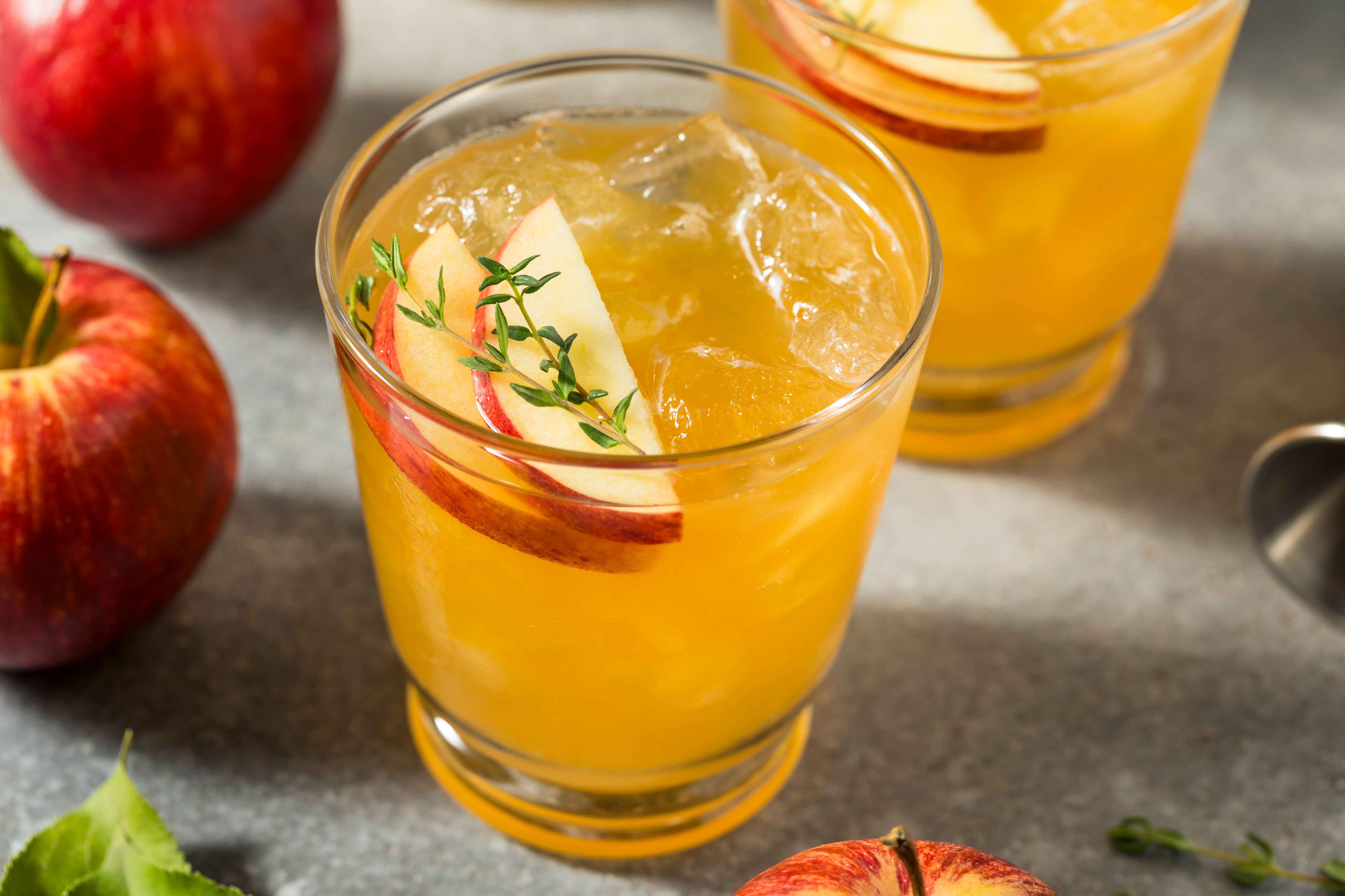 apple cider cocktail