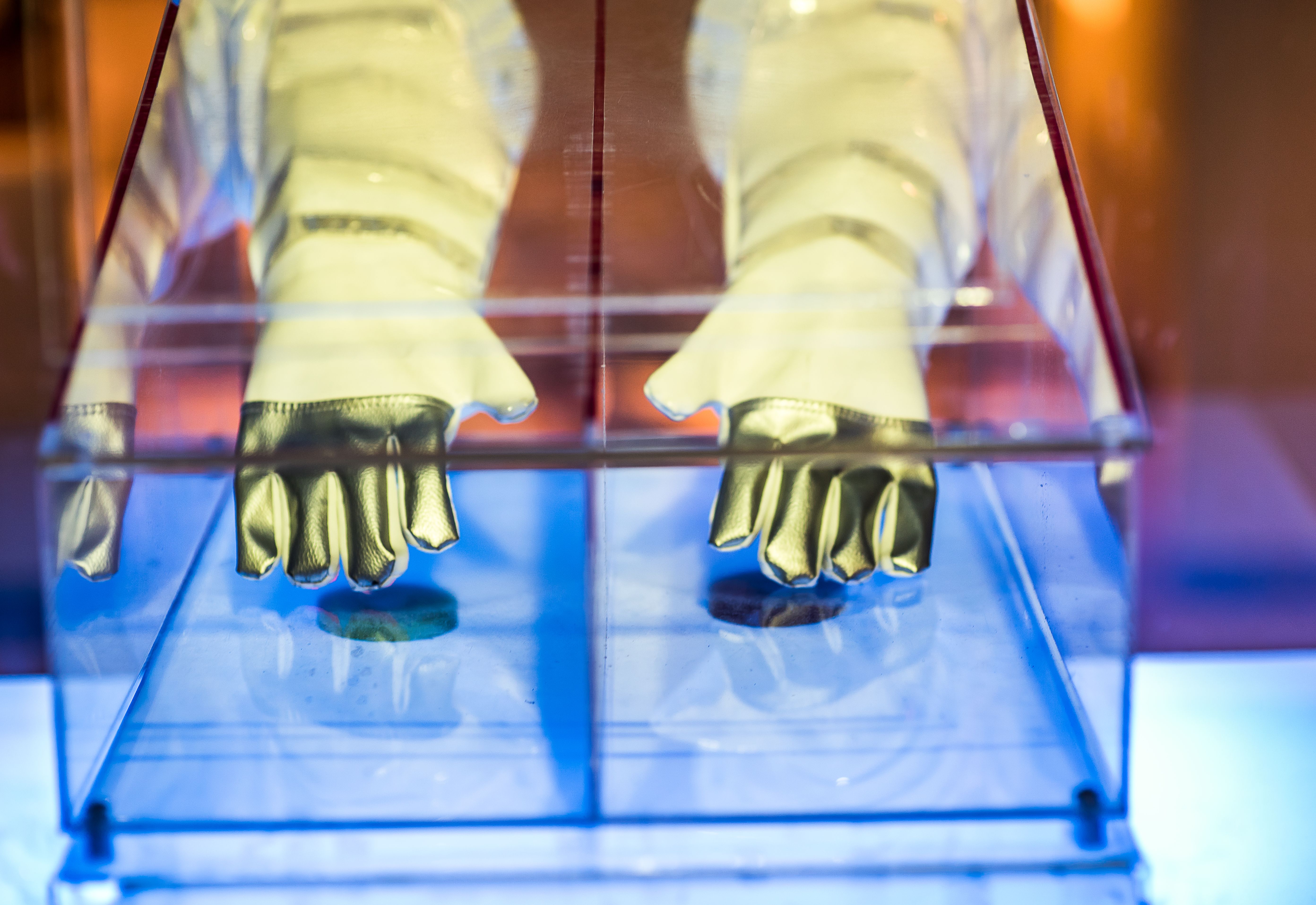 airtight glove box