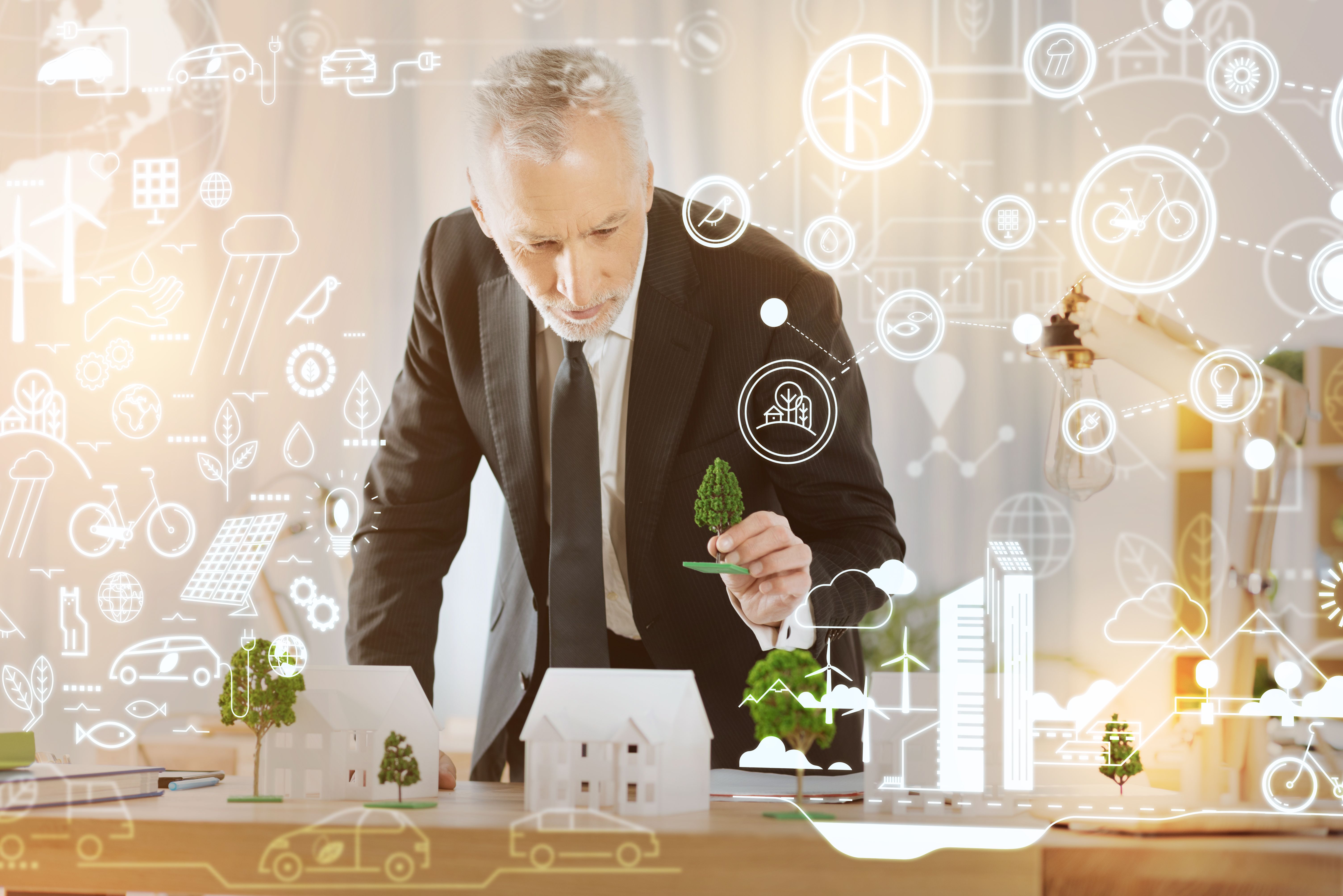 Tranquilo Ingeniero sosteniendo un árbol miniatura y añadirla a su maqueta Tranquilo Ingeniero sosteniendo un árbol miniatura y añadirla a su maqueta