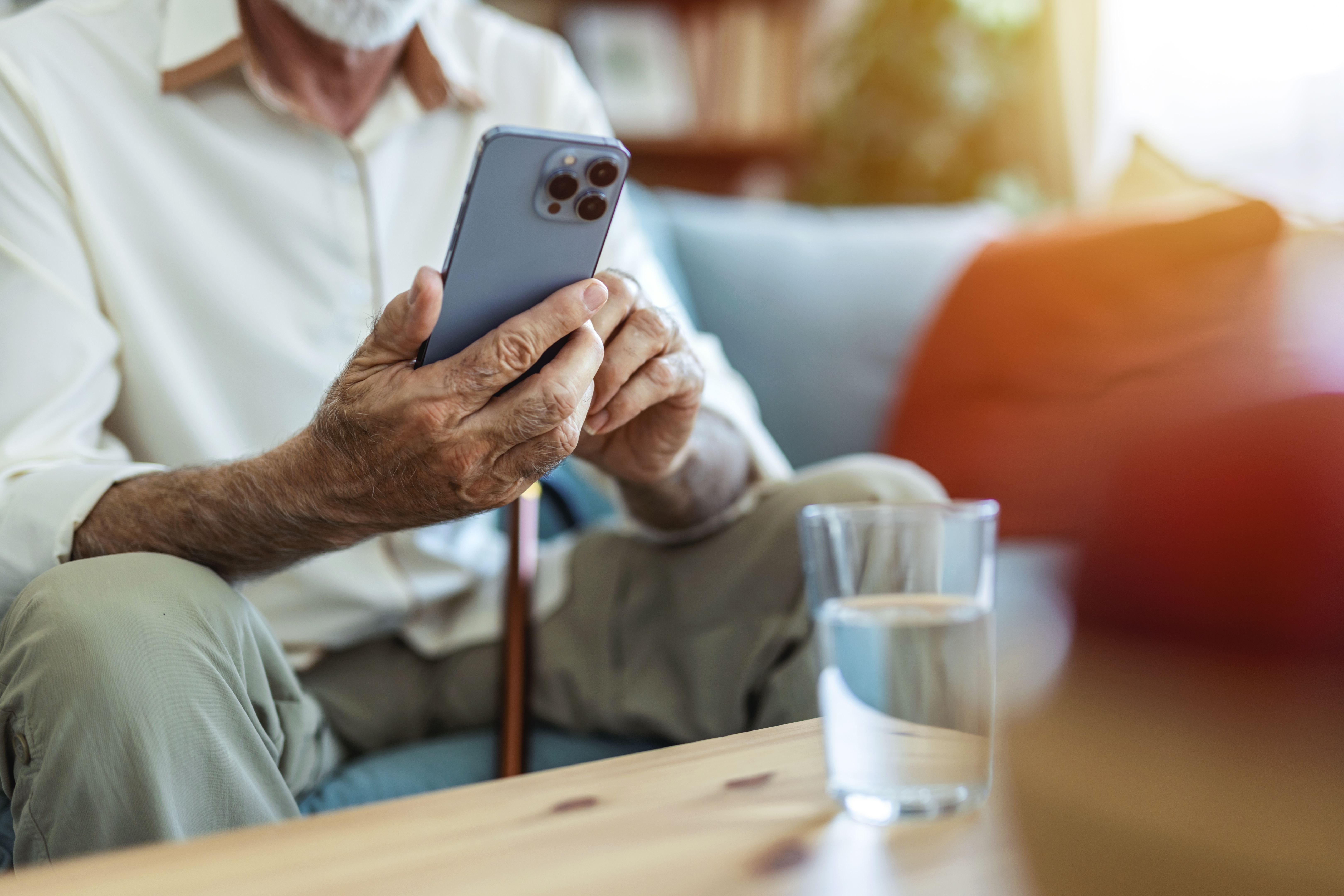 senior using app