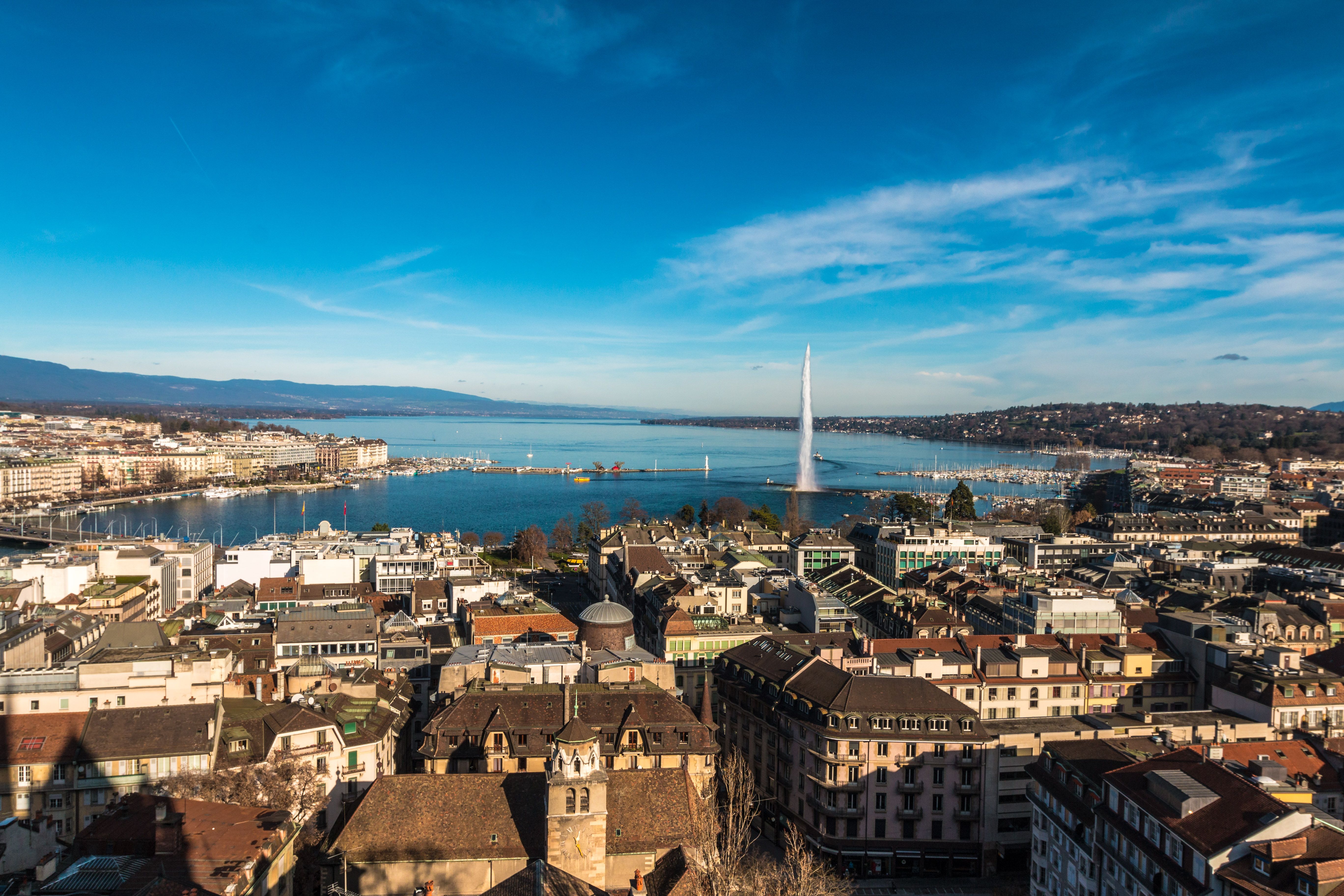Vue de la ville de Genève avec le jet d'eau